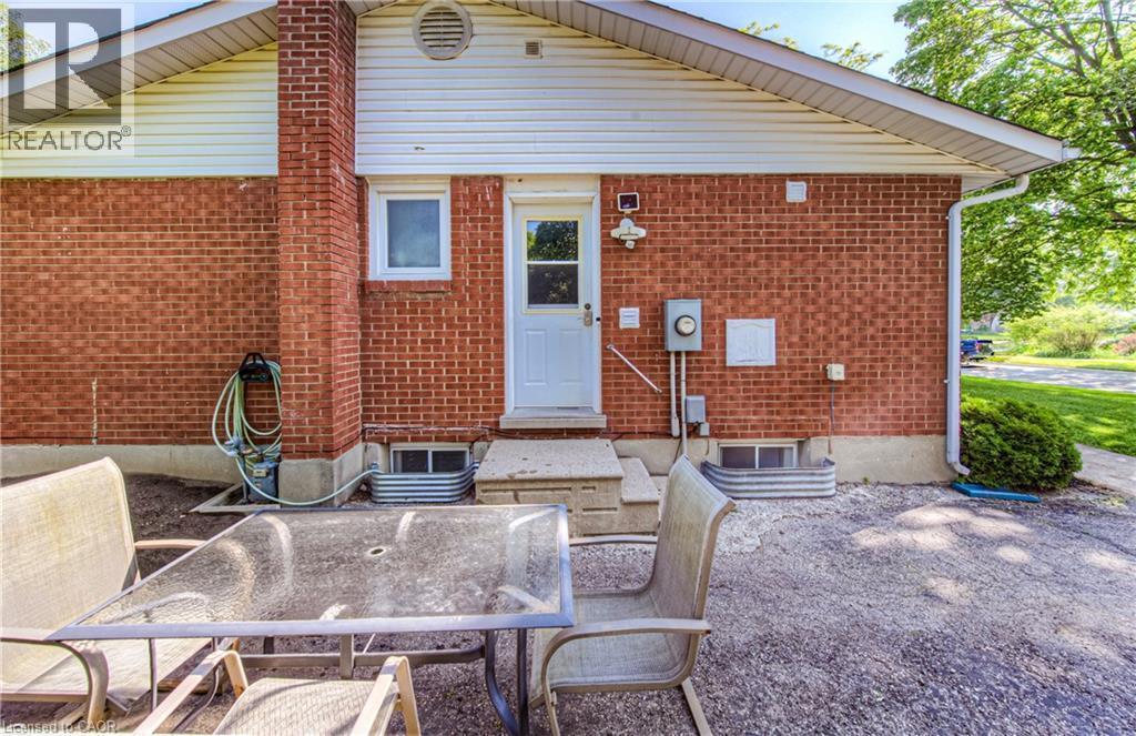 Unit 2: Entrance - 553 Teakwood Drive, Waterloo, ON - Outdoor With Exterior