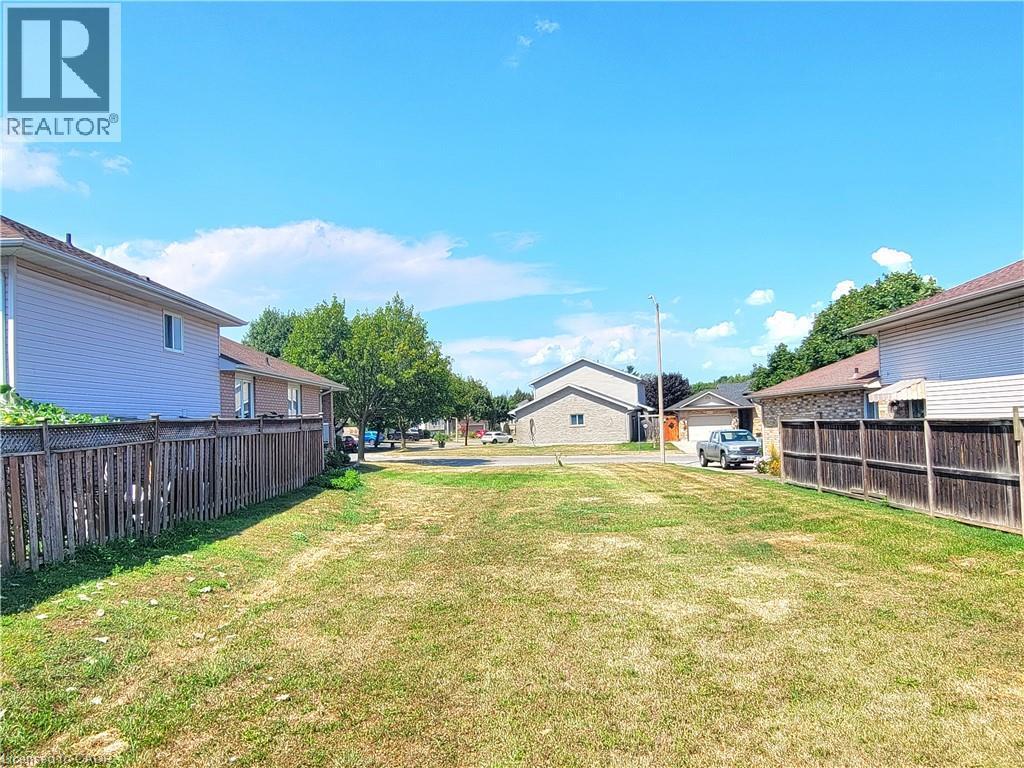 Back of lot. - 6554 Harper Drive, Niagara Falls, ON
