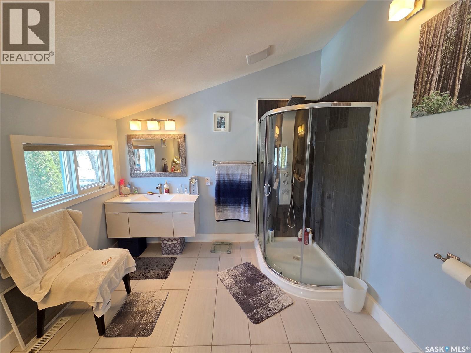 218 2Nd Street E, Carlyle, SK - Indoor Photo Showing Bathroom