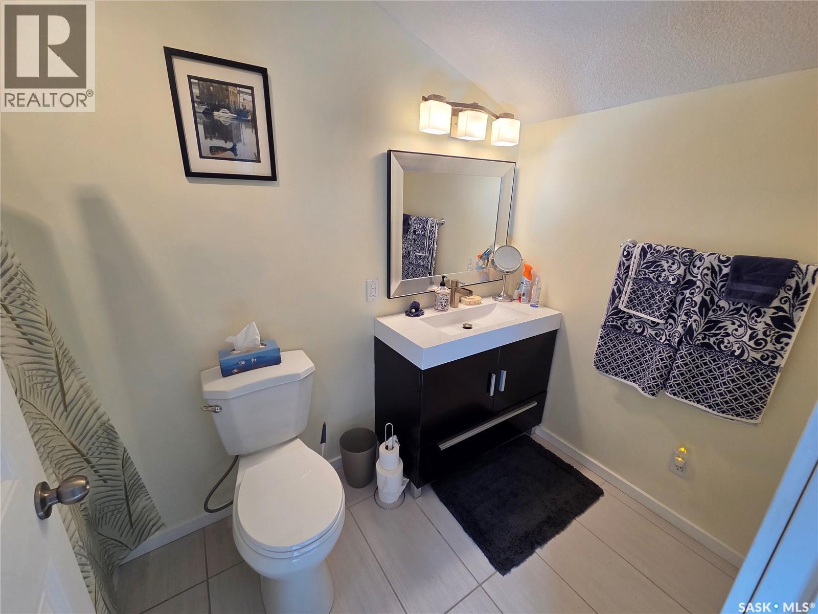 218 2Nd Street E, Carlyle, SK - Indoor Photo Showing Bathroom