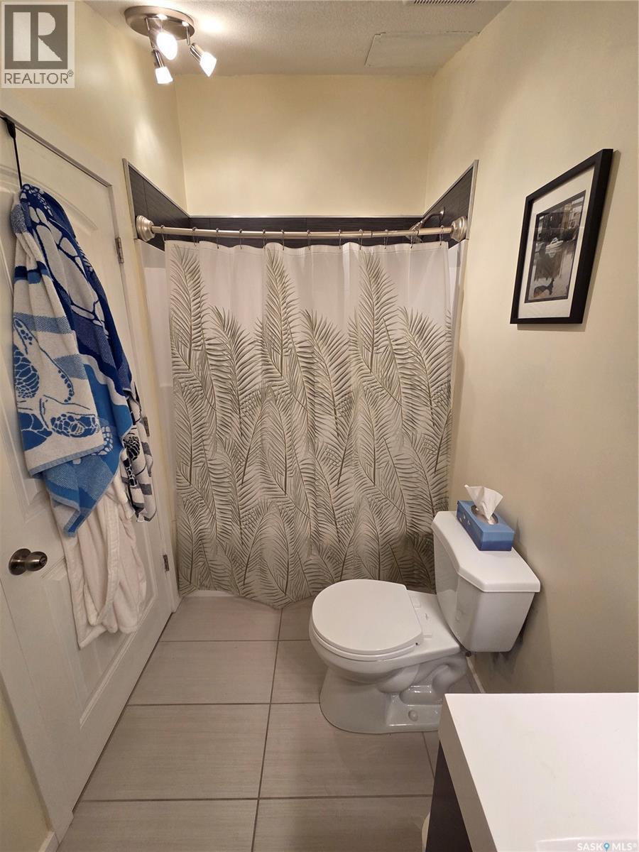 218 2Nd Street E, Carlyle, SK - Indoor Photo Showing Bathroom
