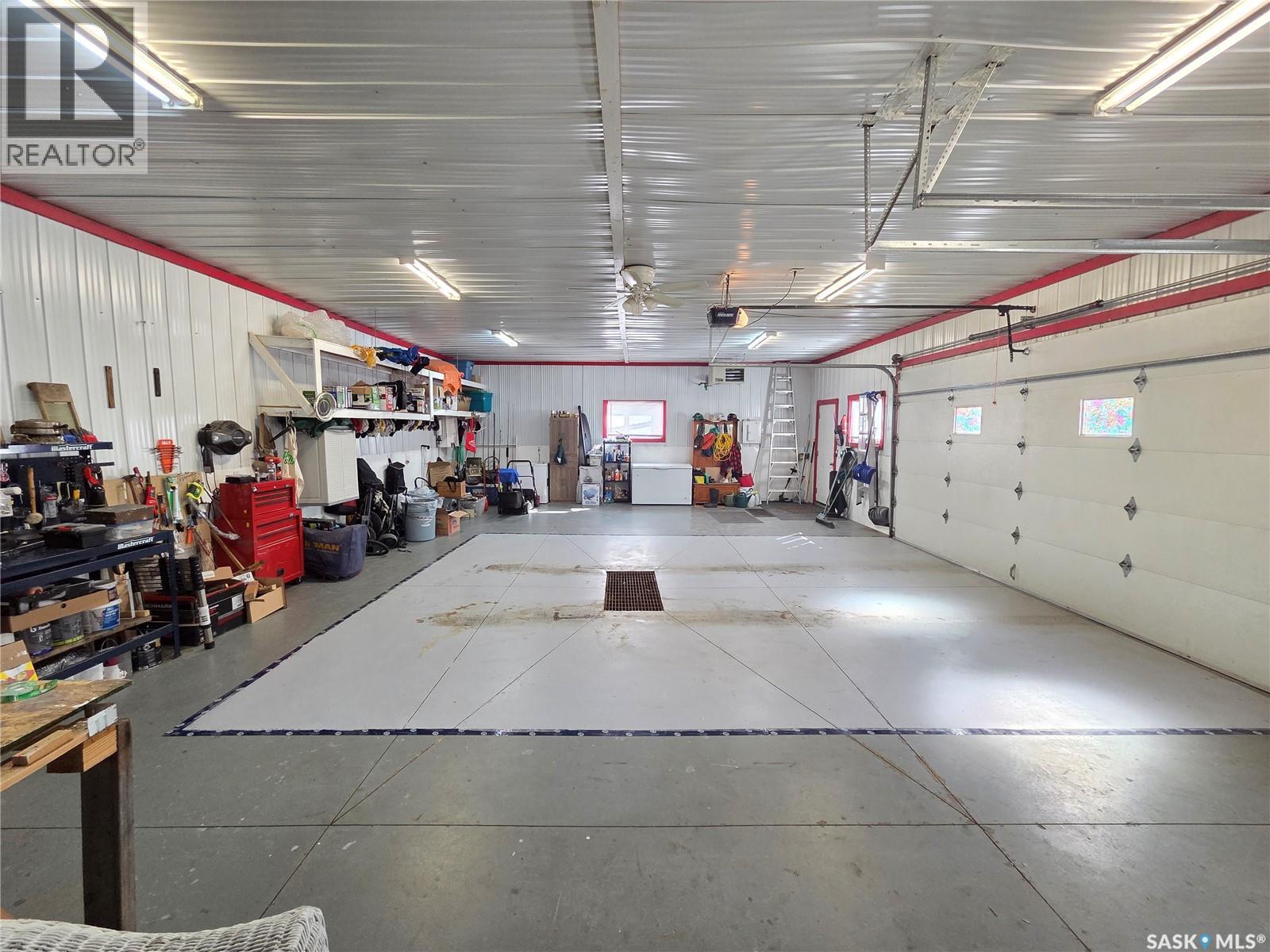 218 2Nd Street E, Carlyle, SK - Indoor Photo Showing Garage