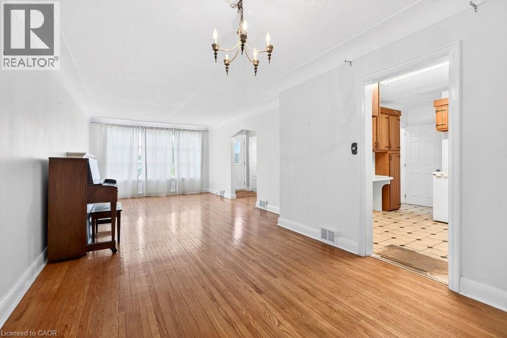 727 Brant Street, Burlington, ON - Indoor Photo Showing Other Room