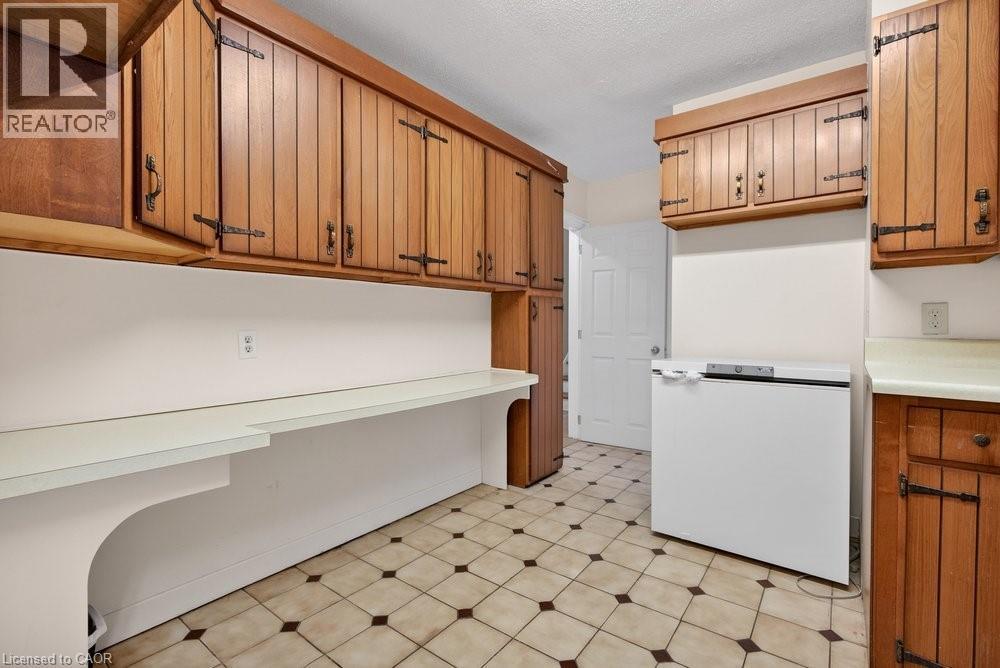 727 Brant Street, Burlington, ON - Indoor Photo Showing Kitchen