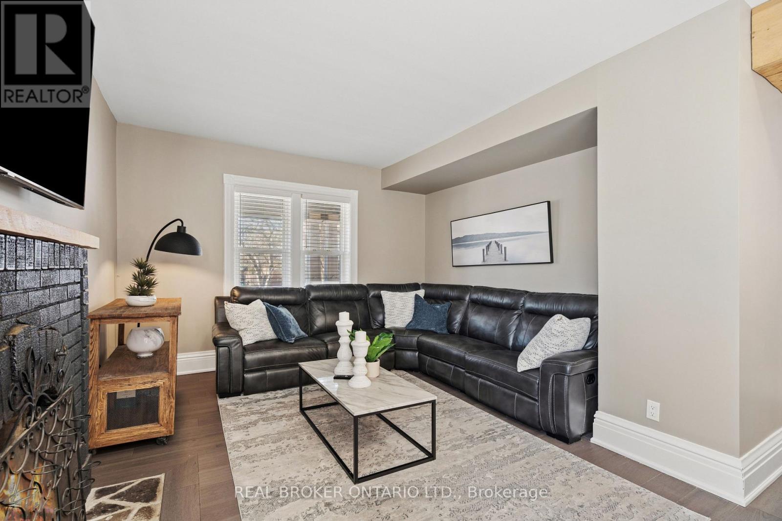 855 Hamilton Street, Cambridge, ON - Indoor Photo Showing Living Room