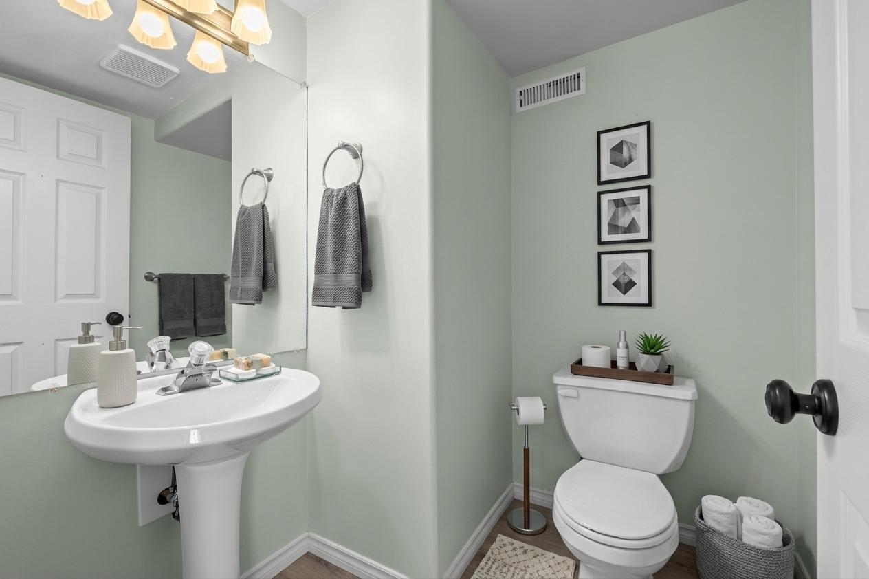 3831 Gellatly Road, West Kelowna, BC - Indoor Photo Showing Bathroom