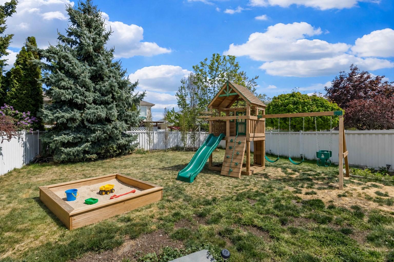 3831 Gellatly Road, West Kelowna, BC - Outdoor