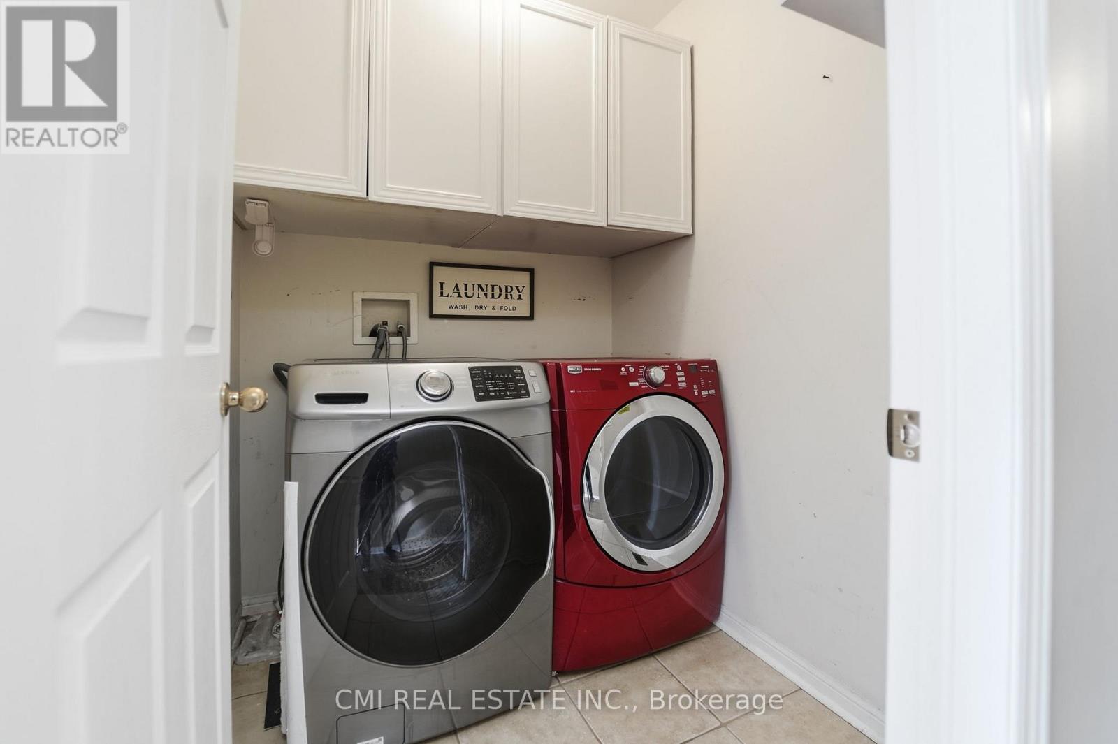 3927 Mayla Drive, Mississauga, ON - Indoor Photo Showing Laundry Room