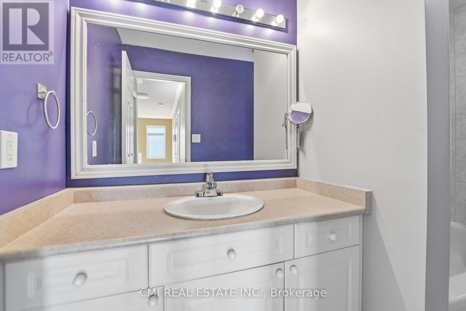 3927 Mayla Drive, Mississauga, ON - Indoor Photo Showing Bathroom