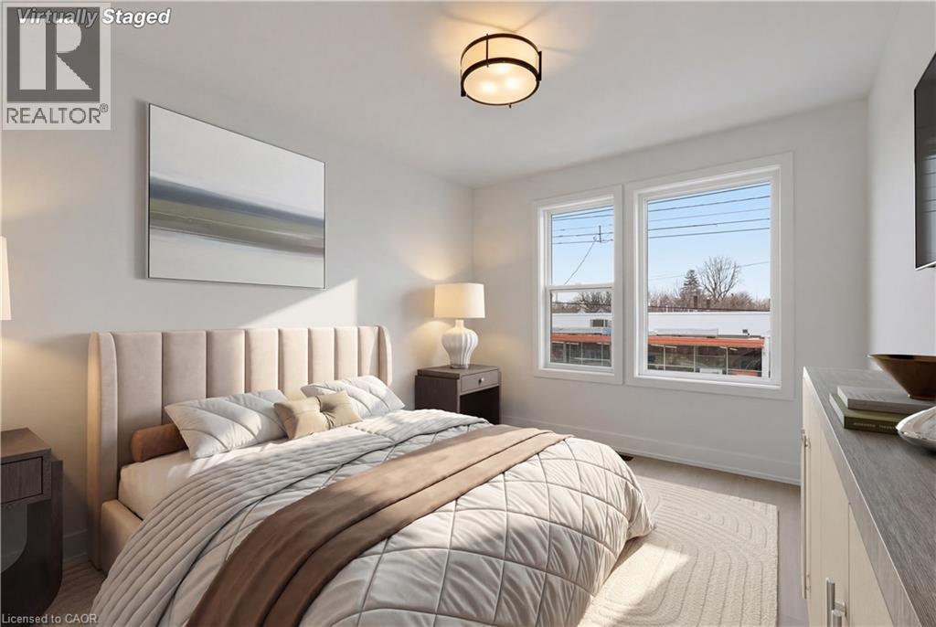1278 Main Street E, Hamilton, ON - Indoor Photo Showing Bedroom