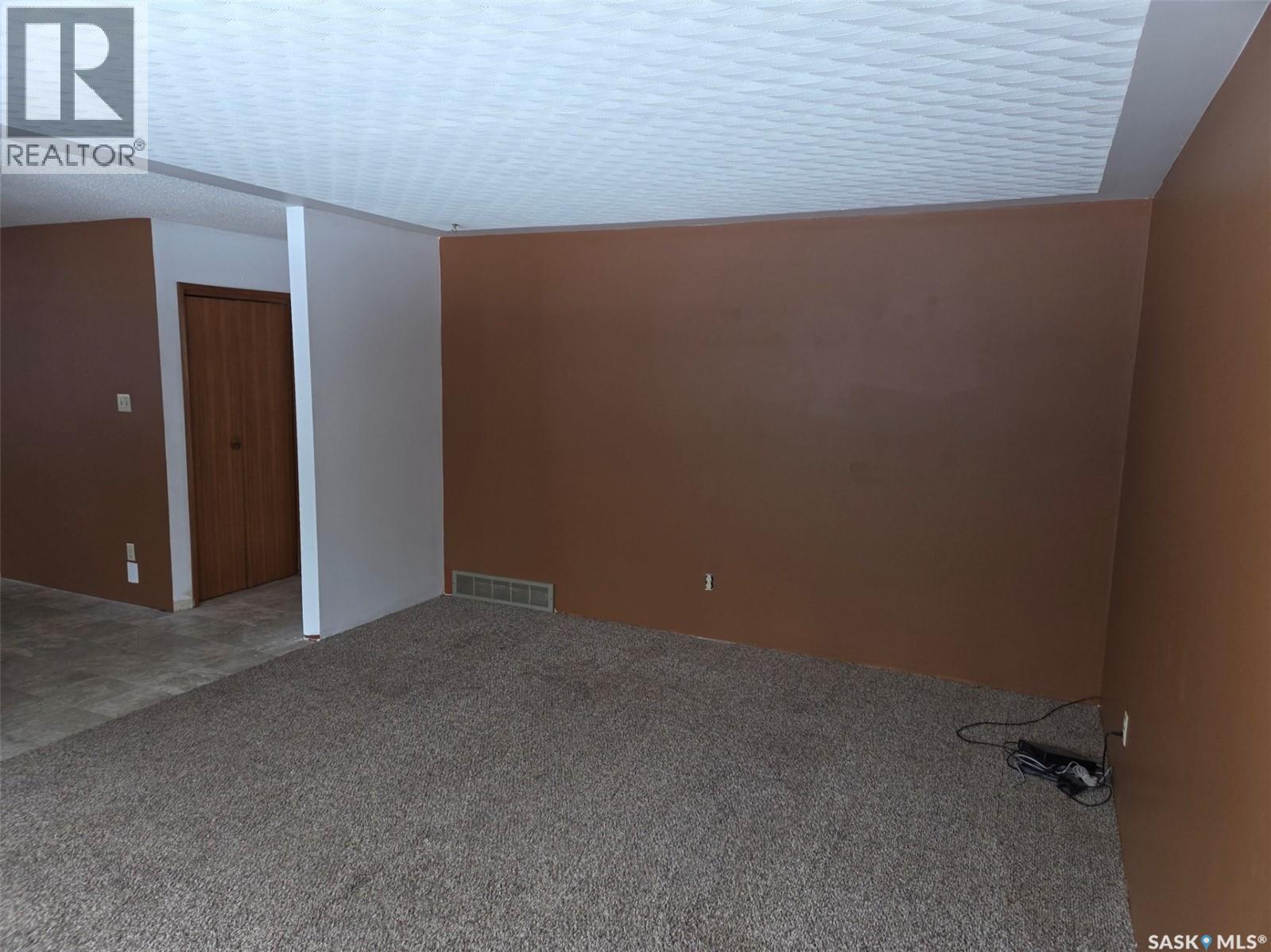 643 Main Street, Annaheim, SK - Indoor Photo Showing Other Room