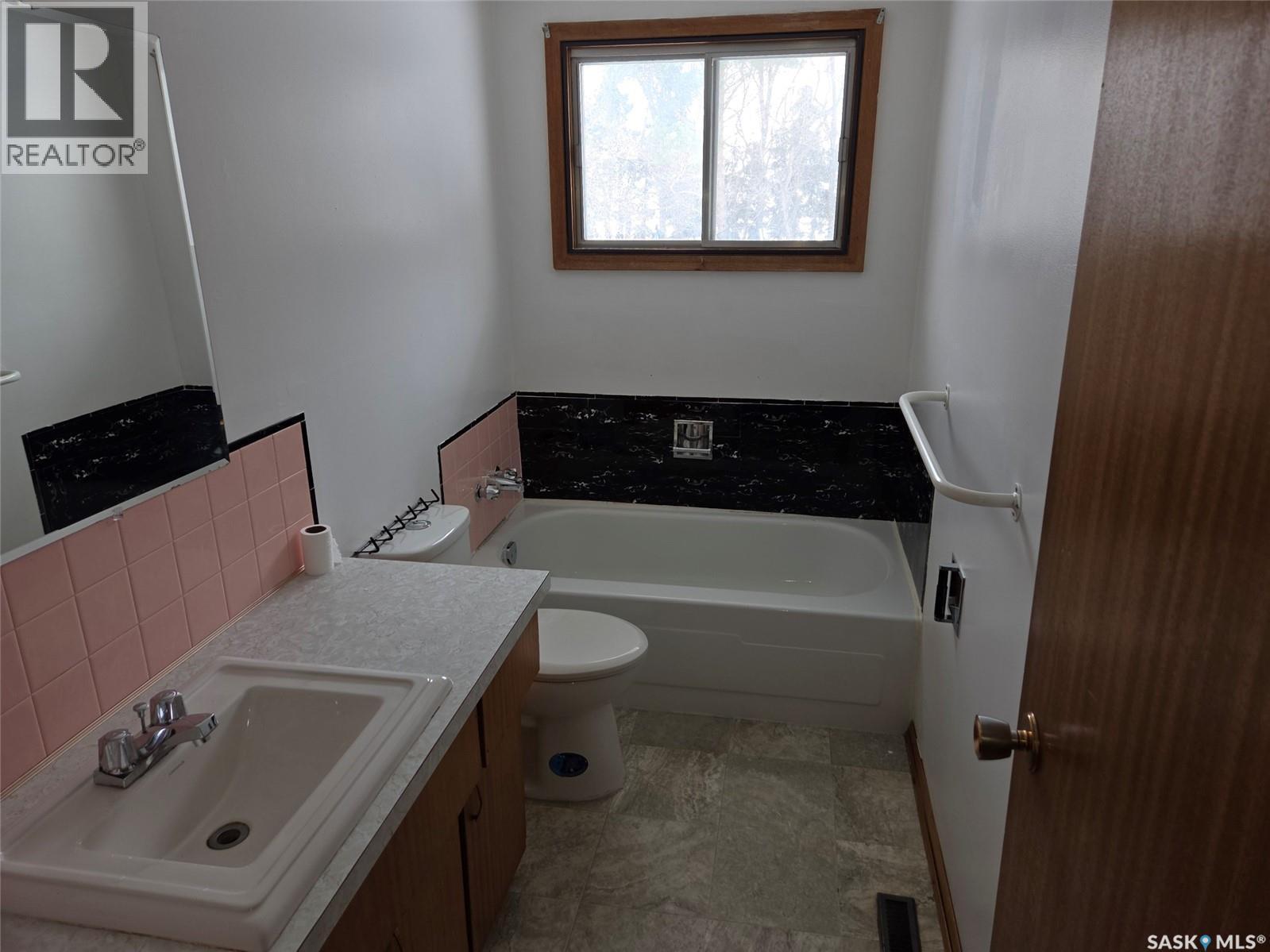 643 Main Street, Annaheim, SK - Indoor Photo Showing Other Room