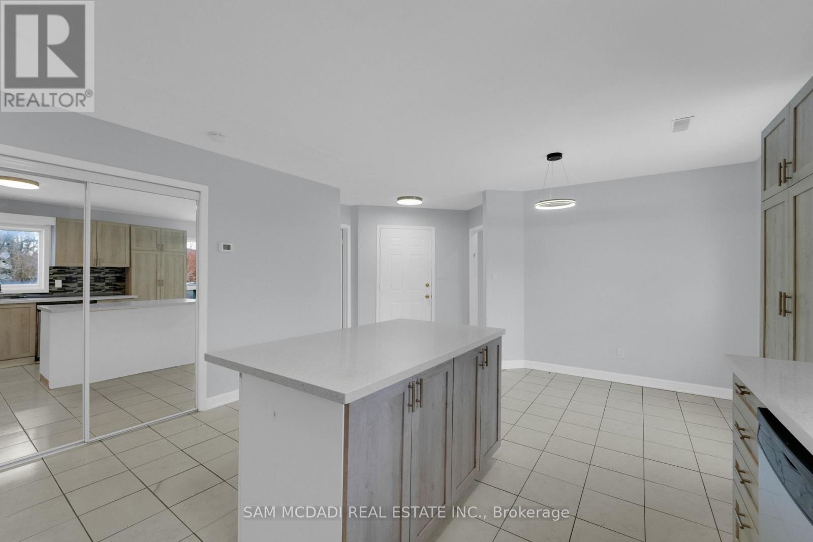 90 Tisdale Street S, Hamilton, ON - Indoor Photo Showing Kitchen