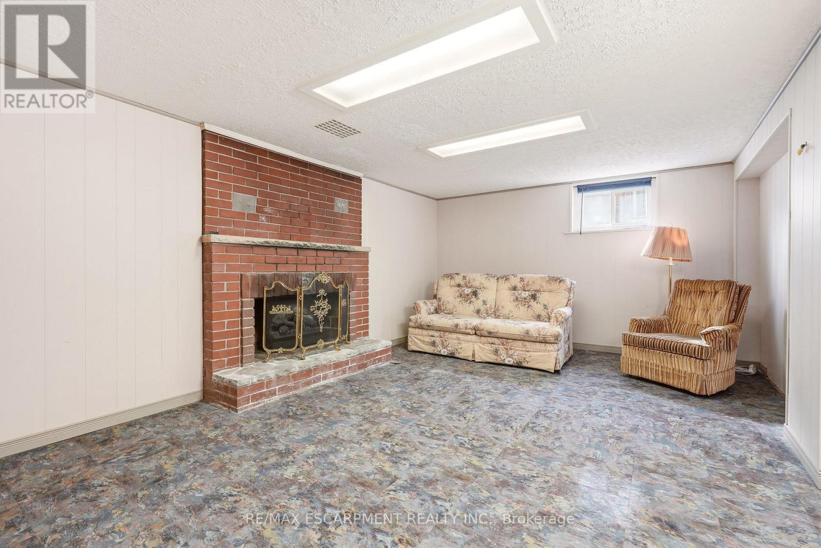 192 Ewen Road, Hamilton, ON - Indoor With Fireplace