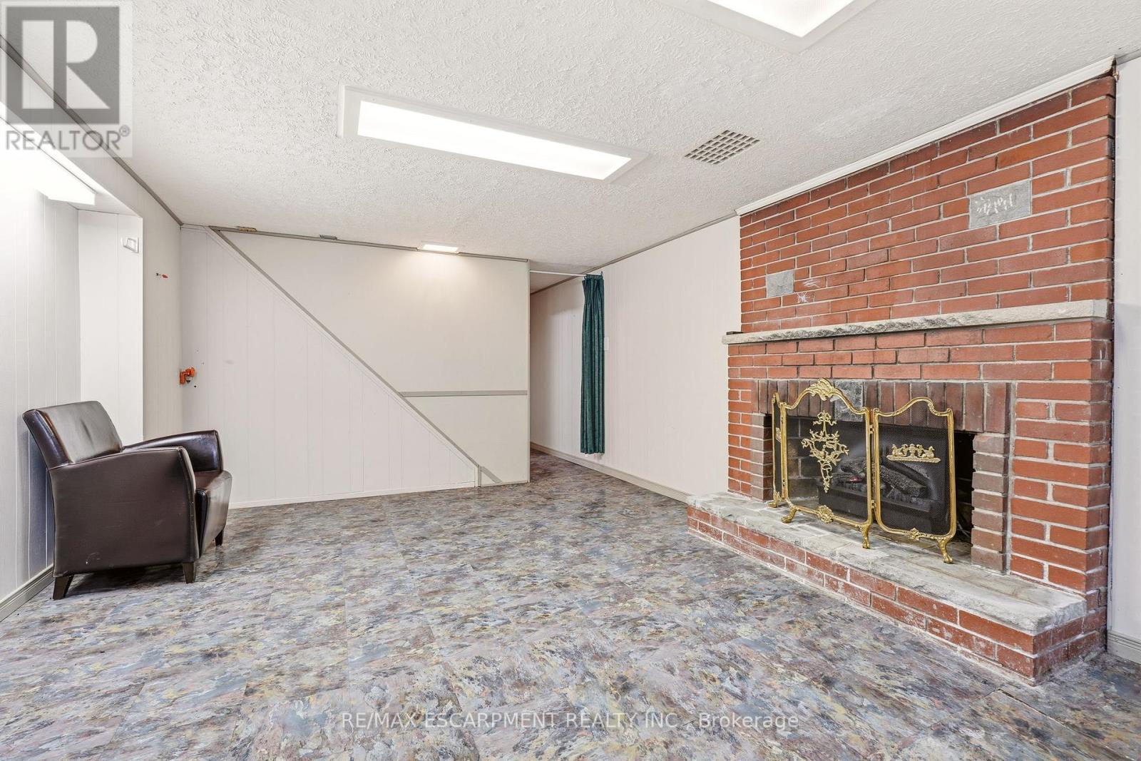 192 Ewen Road, Hamilton, ON - Indoor With Fireplace