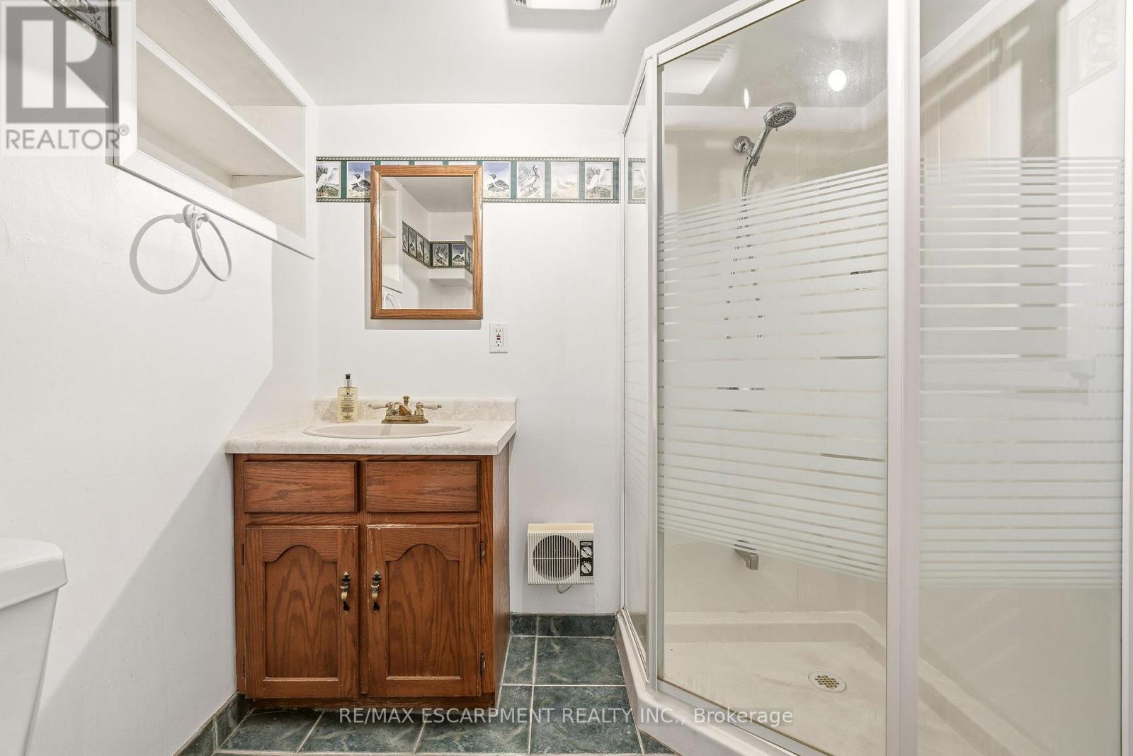 192 Ewen Road, Hamilton, ON - Indoor Photo Showing Bathroom
