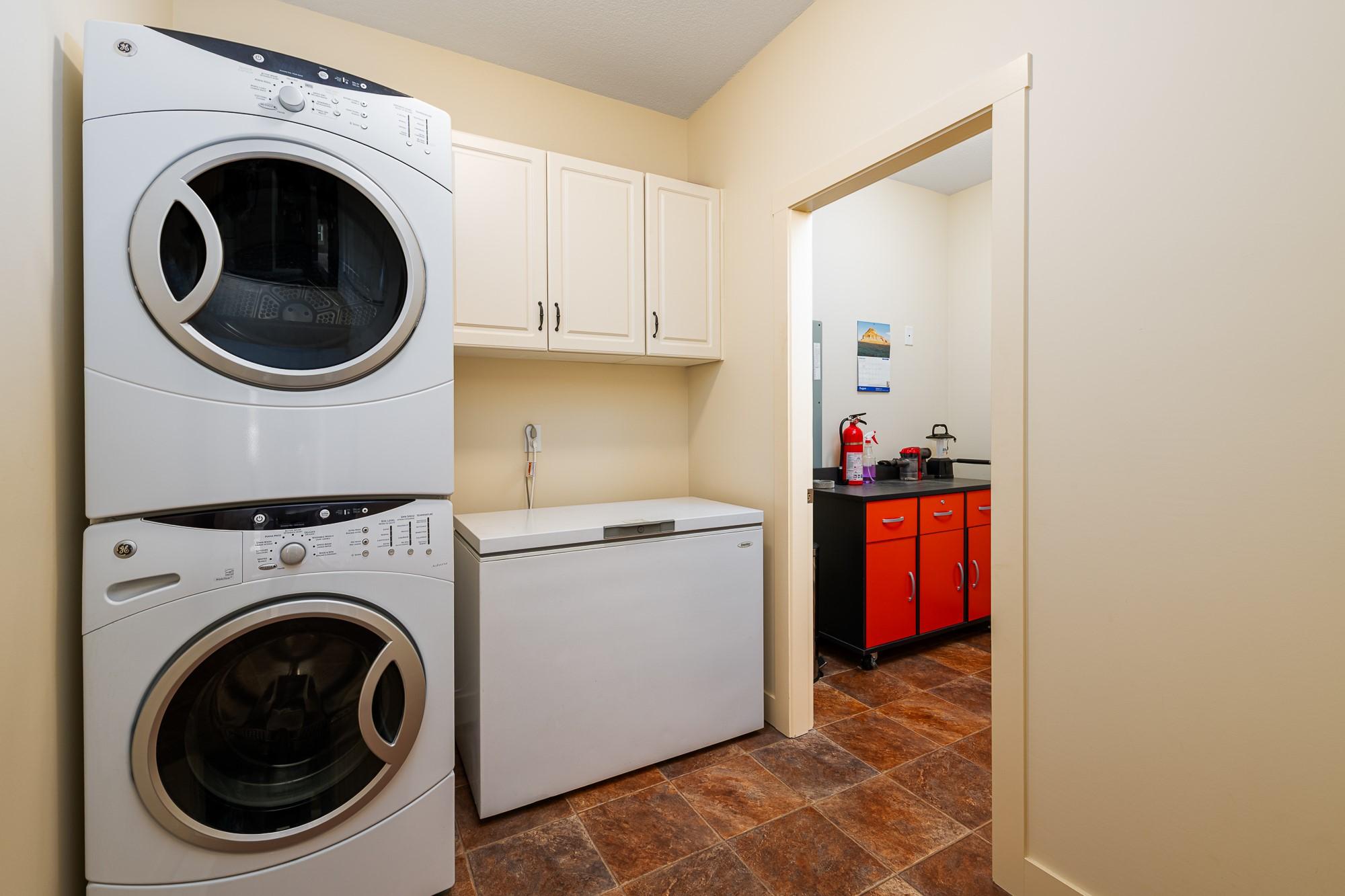 13484 & 13486 Lakeshore Drive, Boswell, BC - Indoor Photo Showing Laundry Room