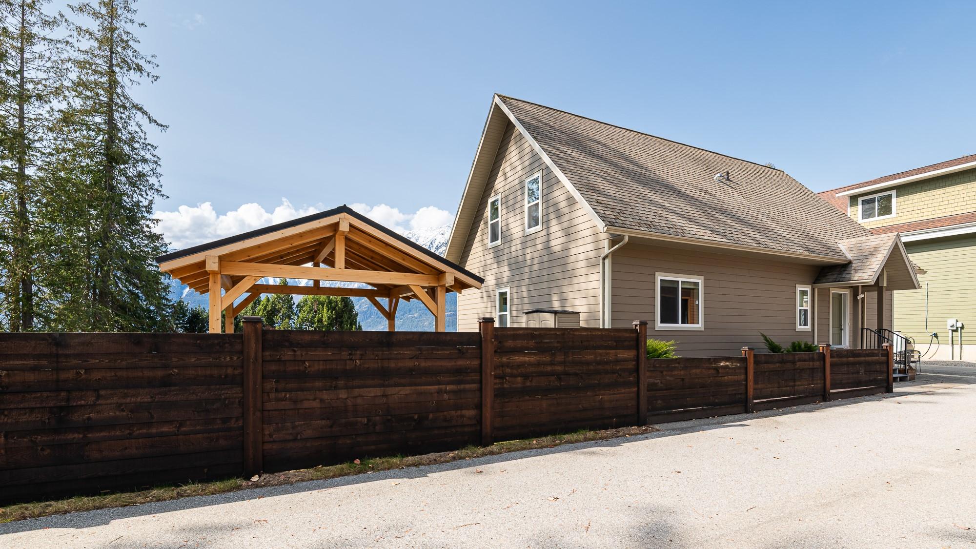 13484 & 13486 Lakeshore Drive, Boswell, BC - Outdoor