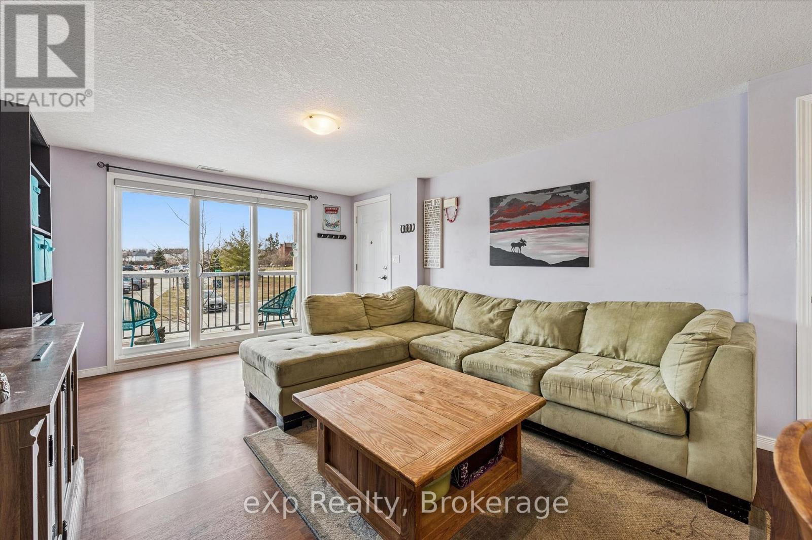 87 - 35 Mountford Drive, Guelph (Grange Road), ON - Indoor Photo Showing Living Room