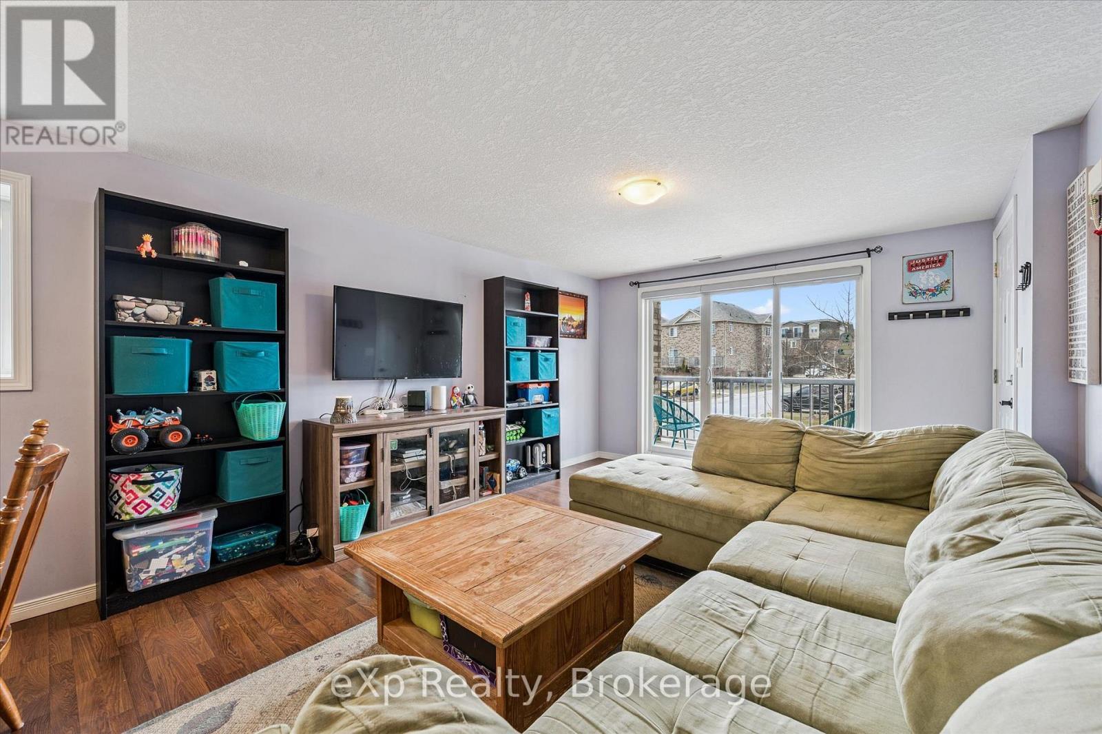 87 - 35 Mountford Drive, Guelph (Grange Road), ON - Indoor Photo Showing Living Room