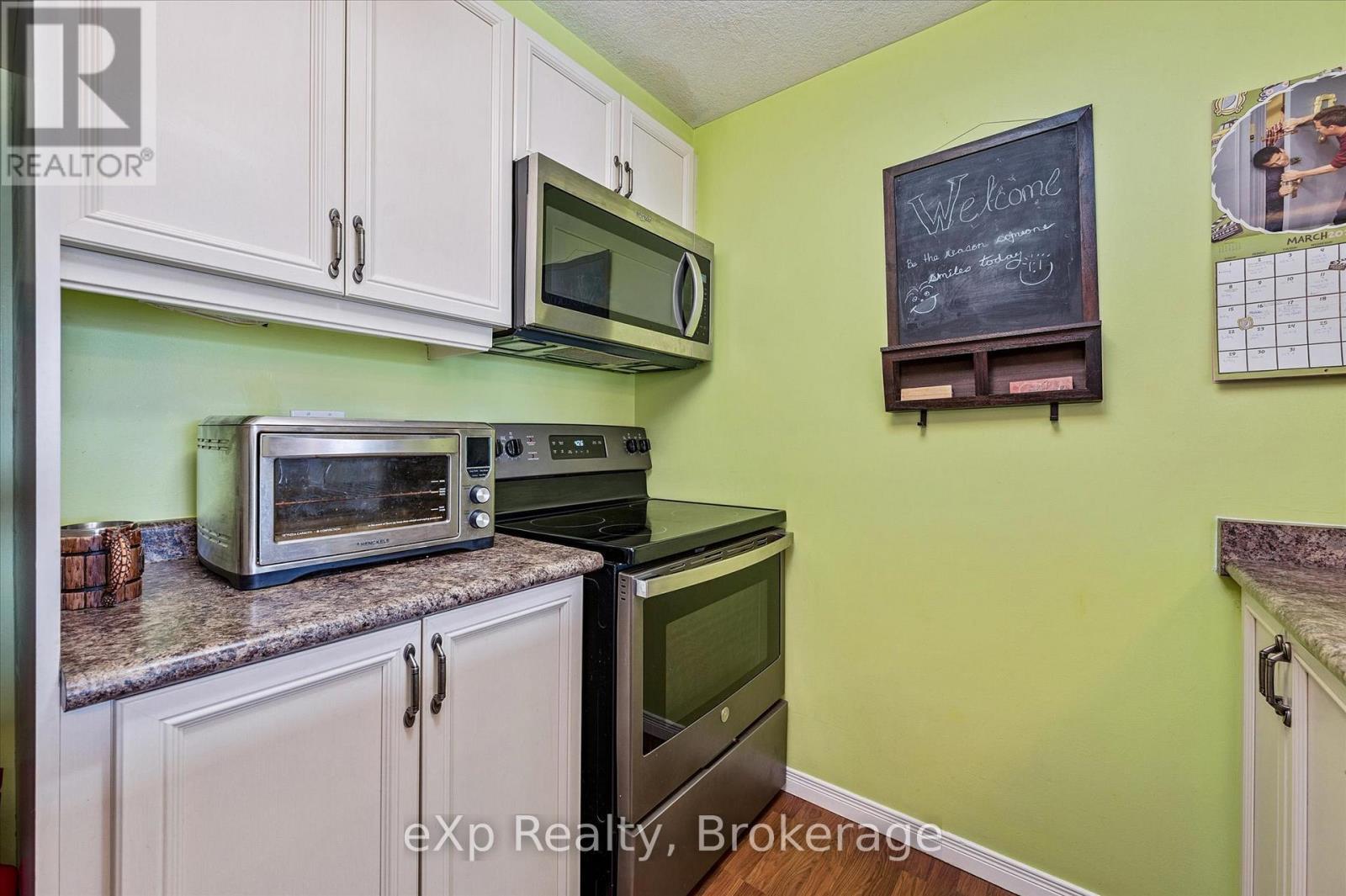 87 - 35 Mountford Drive, Guelph (Grange Road), ON - Indoor Photo Showing Kitchen