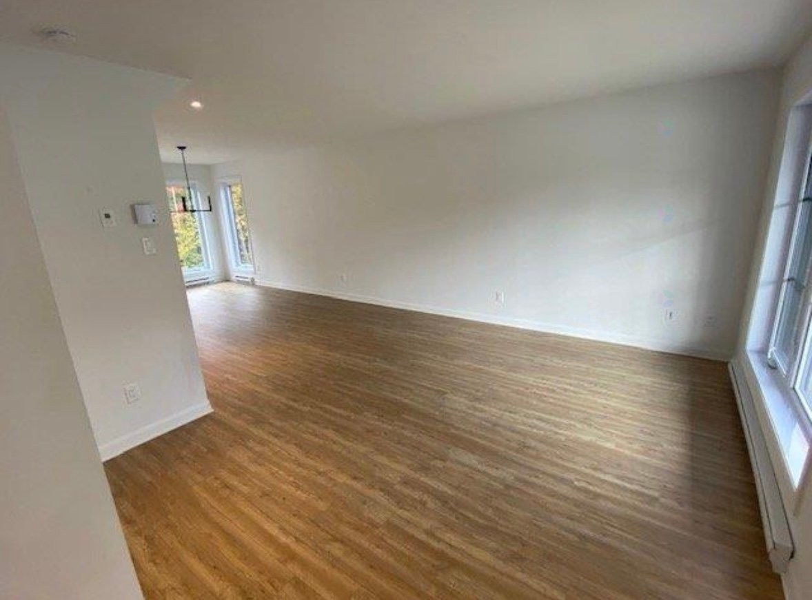 Salon - 1-600 Rue St-Charles S., Granby, QC - Indoor Photo Showing Other Room