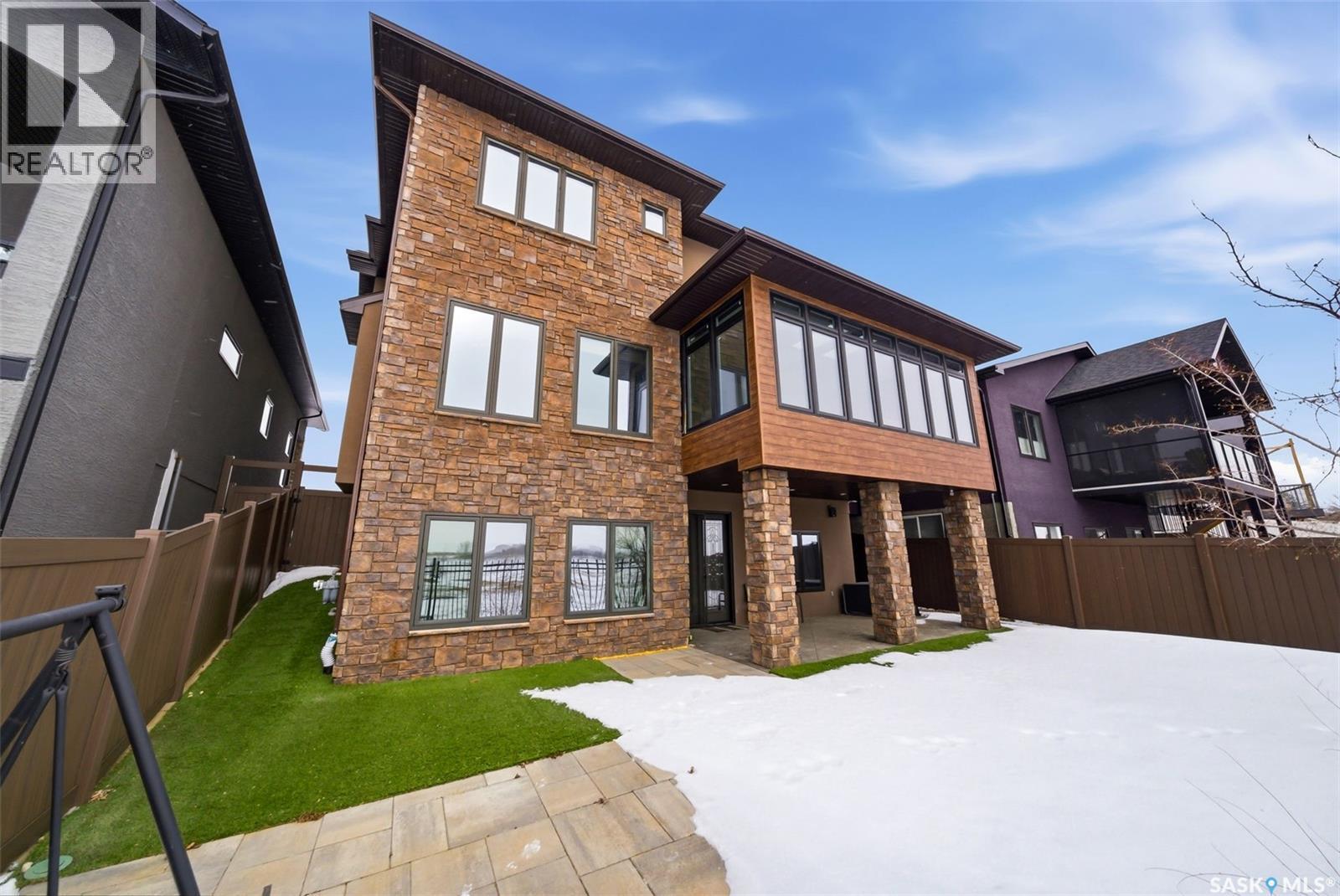 7502 Lilac Place, Regina, SK - Outdoor