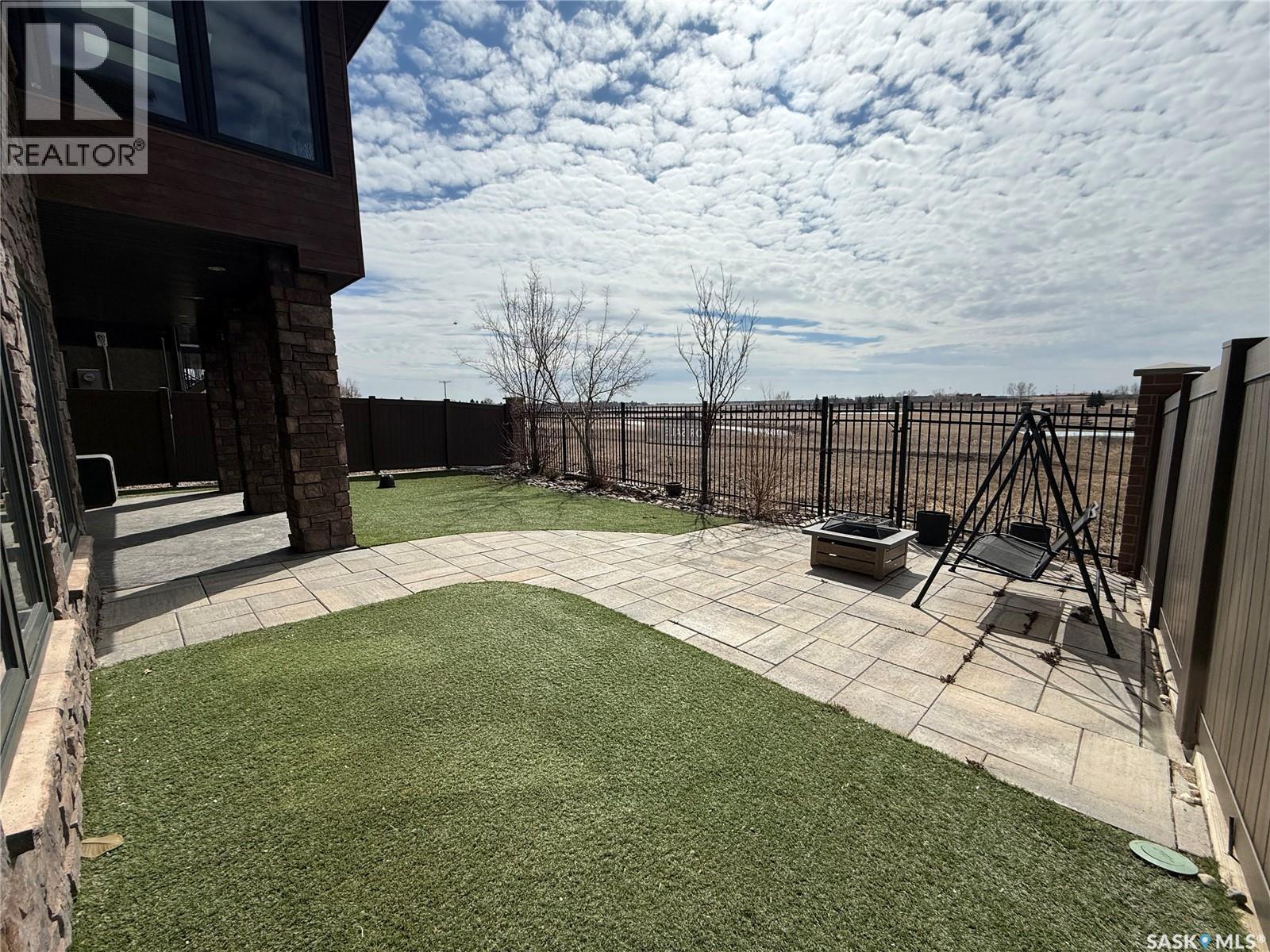 7502 Lilac Place, Regina, SK - Outdoor With Facade