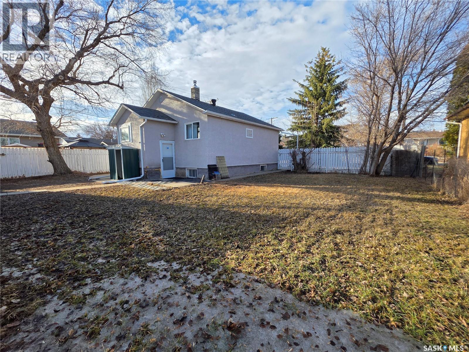 1428 Winnie Street, Swift Current, SK - Outdoor