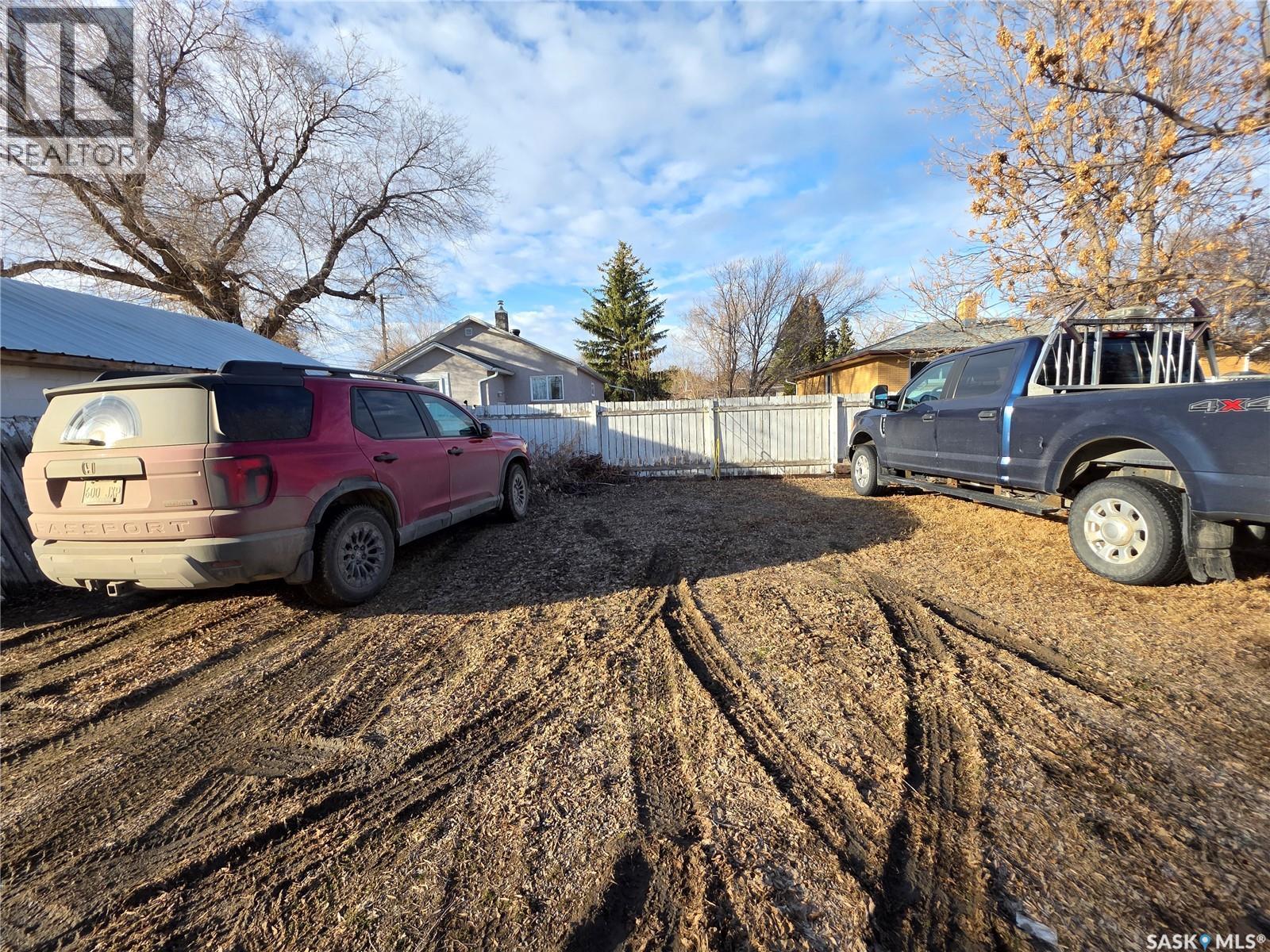 1428 Winnie Street, Swift Current, SK - Outdoor
