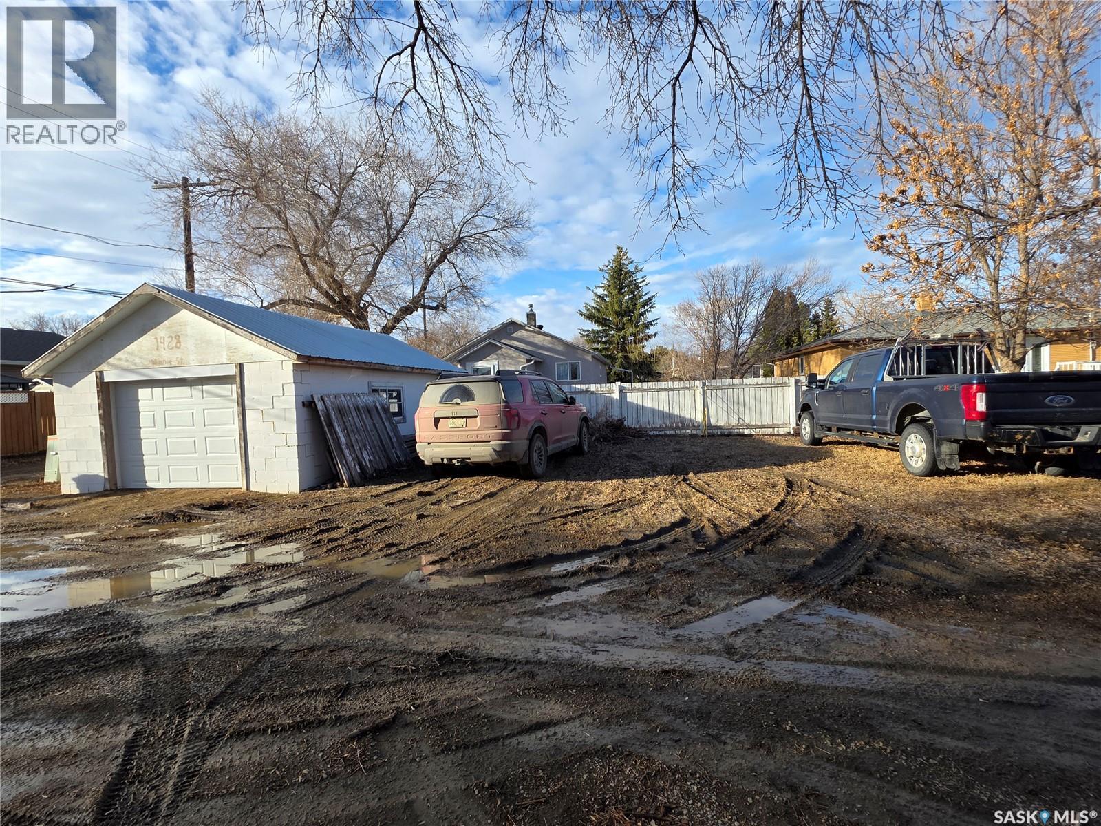 1428 Winnie Street, Swift Current, SK - Outdoor