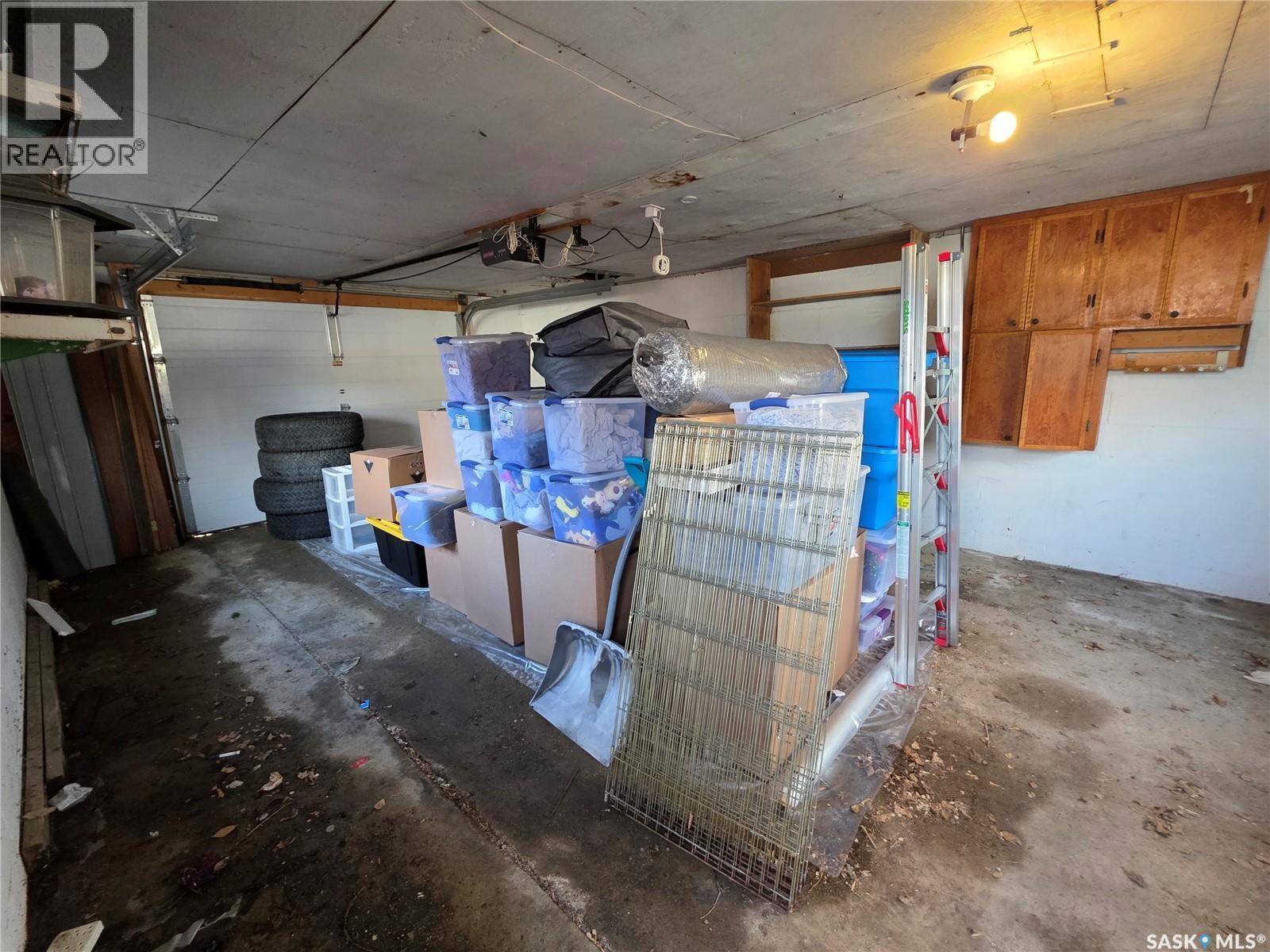 1428 Winnie Street, Swift Current, SK - Indoor Photo Showing Garage