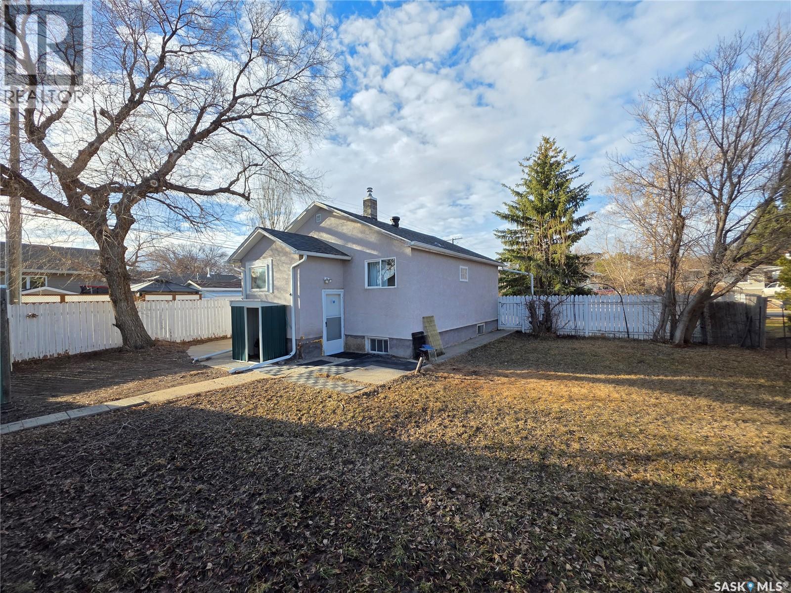 1428 Winnie Street, Swift Current, SK - Outdoor