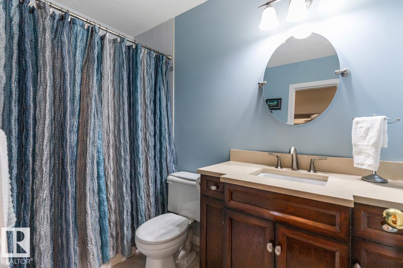 454 Ormsby Rd W Nw, Edmonton, AB - Indoor Photo Showing Bathroom