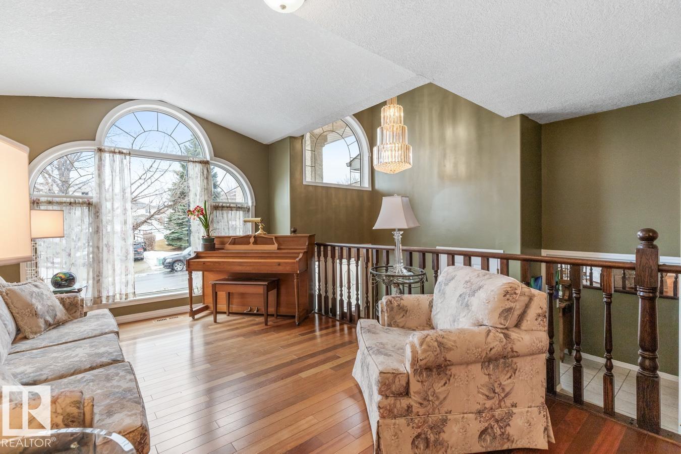 454 Ormsby Rd W Nw, Edmonton, AB - Indoor