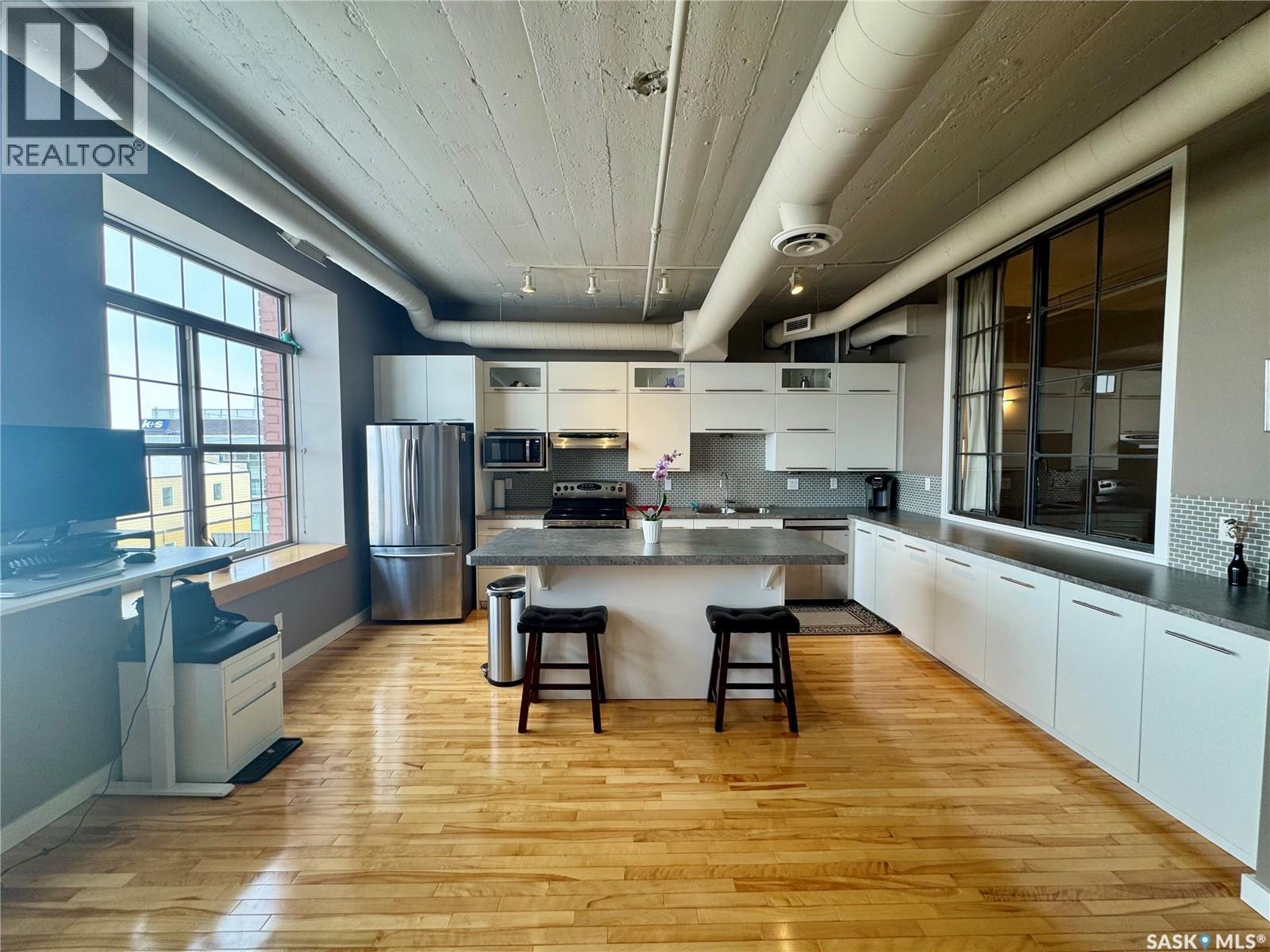 301 12 23Rd Street E, Saskatoon, SK - Indoor Photo Showing Kitchen With Stainless Steel Kitchen With Upgraded Kitchen