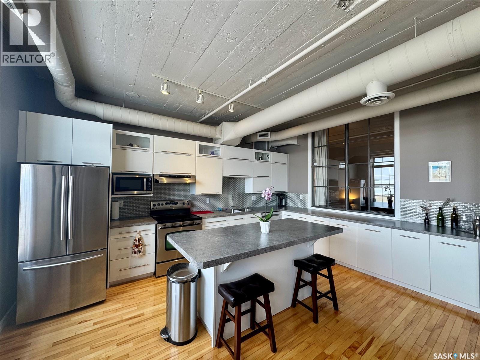 301 12 23Rd Street E, Saskatoon, SK - Indoor Photo Showing Kitchen With Stainless Steel Kitchen