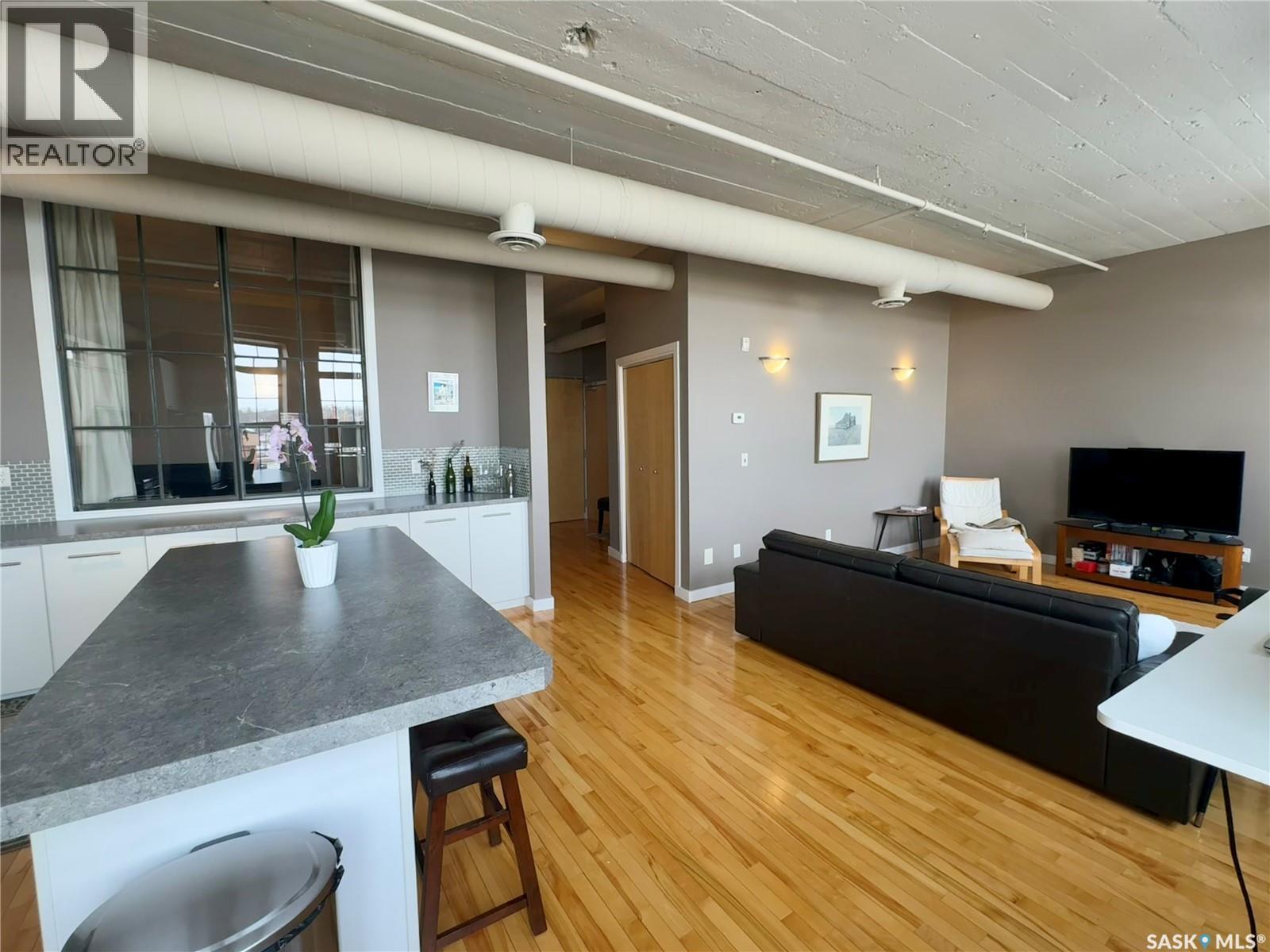 301 12 23Rd Street E, Saskatoon, SK - Indoor