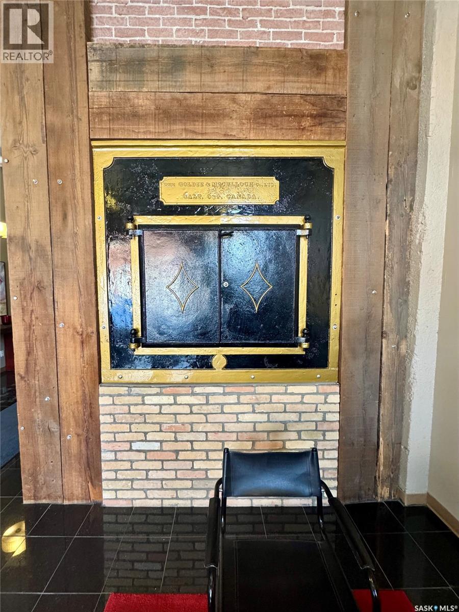 301 12 23Rd Street E, Saskatoon, SK - Indoor With Fireplace