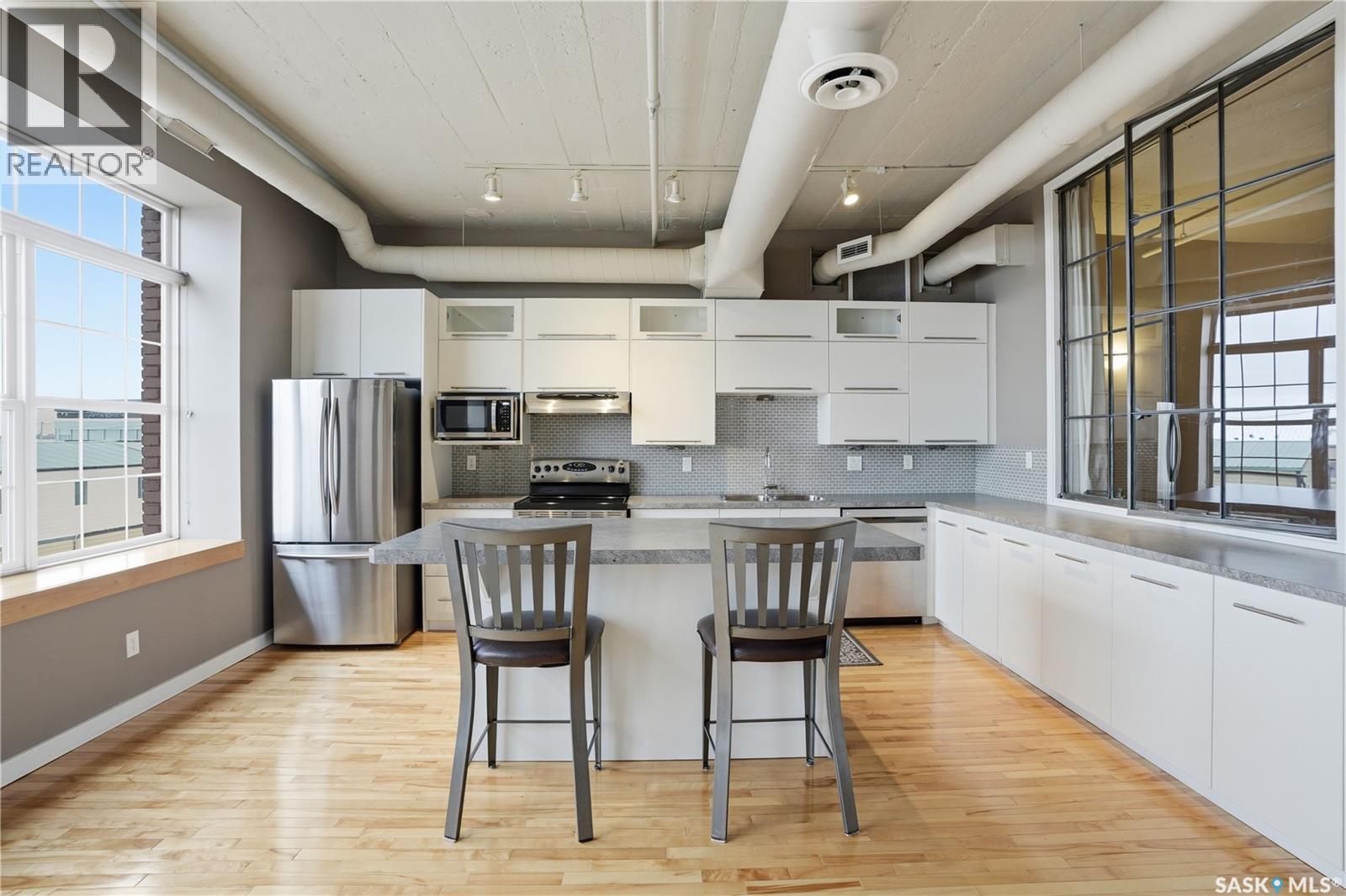 301 12 23Rd Street E, Saskatoon, SK - Indoor Photo Showing Kitchen With Stainless Steel Kitchen With Upgraded Kitchen
