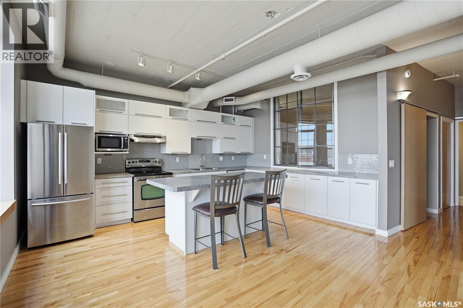 301 12 23Rd Street E, Saskatoon, SK - Indoor Photo Showing Kitchen With Stainless Steel Kitchen