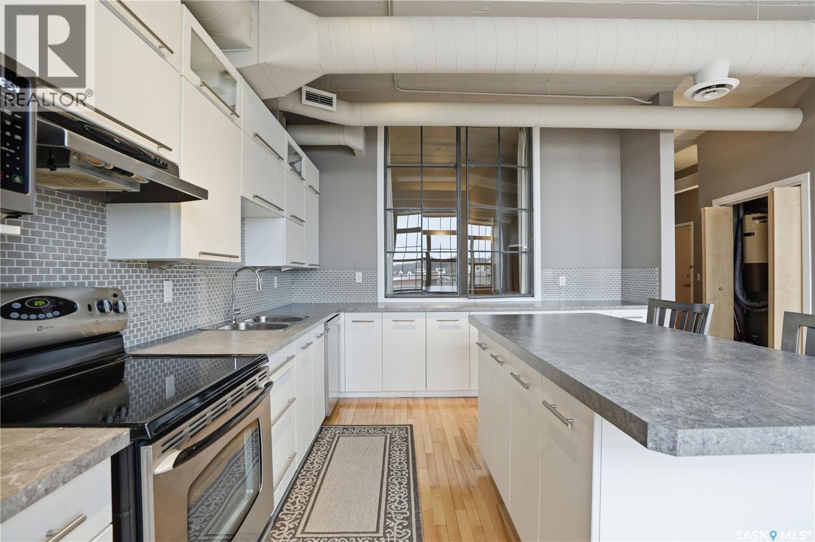 301 12 23Rd Street E, Saskatoon, SK - Indoor Photo Showing Kitchen With Double Sink