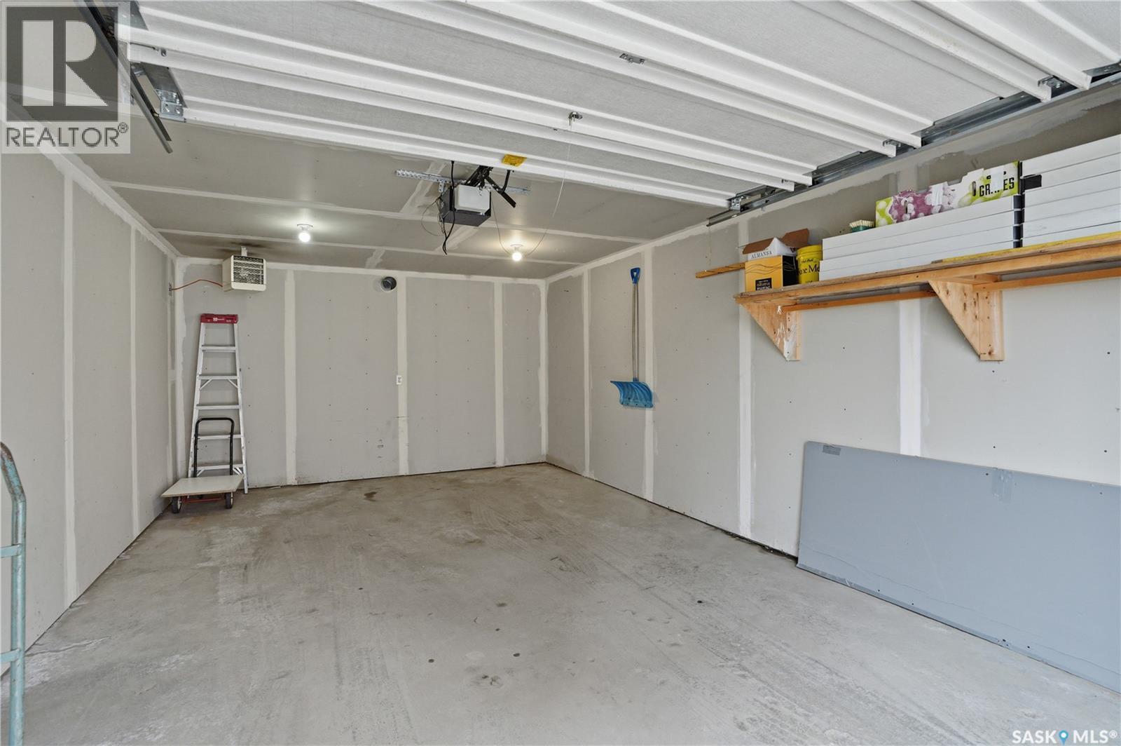 301 12 23Rd Street E, Saskatoon, SK - Indoor Photo Showing Garage