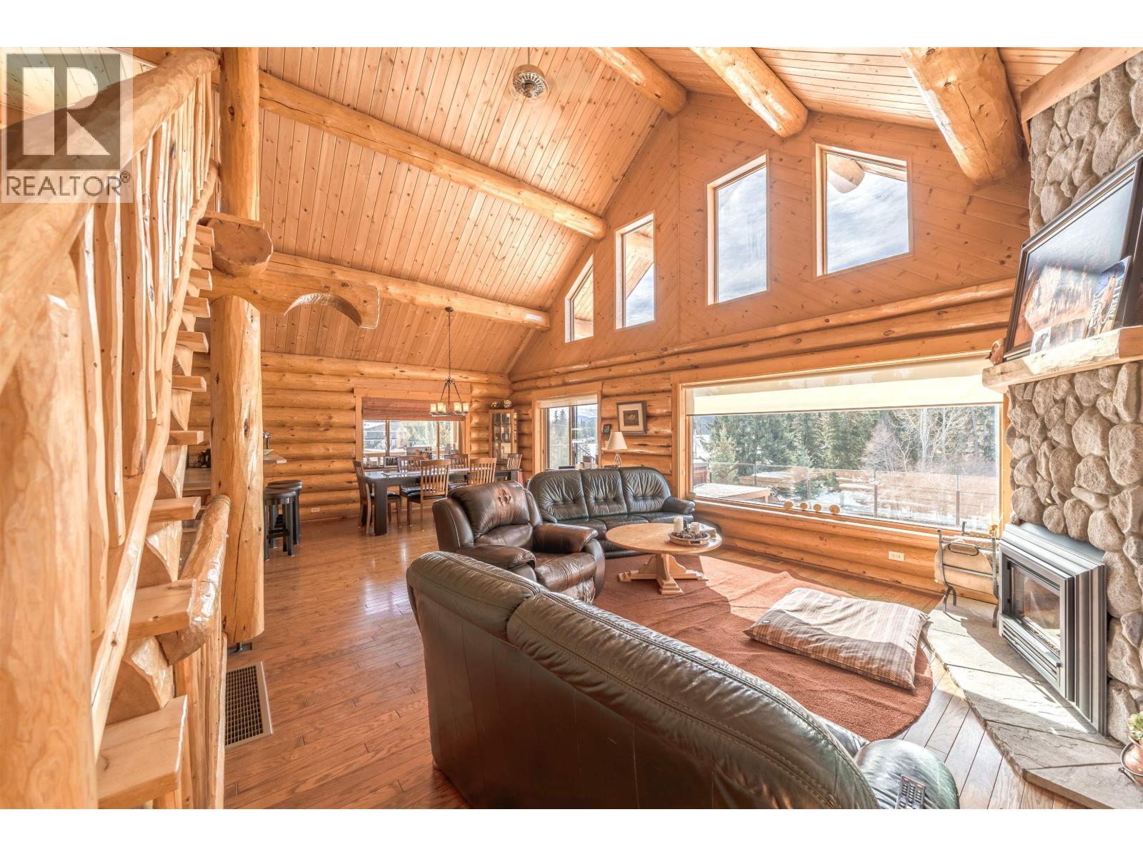 7540 Mccarthy Road, Bridge Lake, BC - Indoor With Fireplace