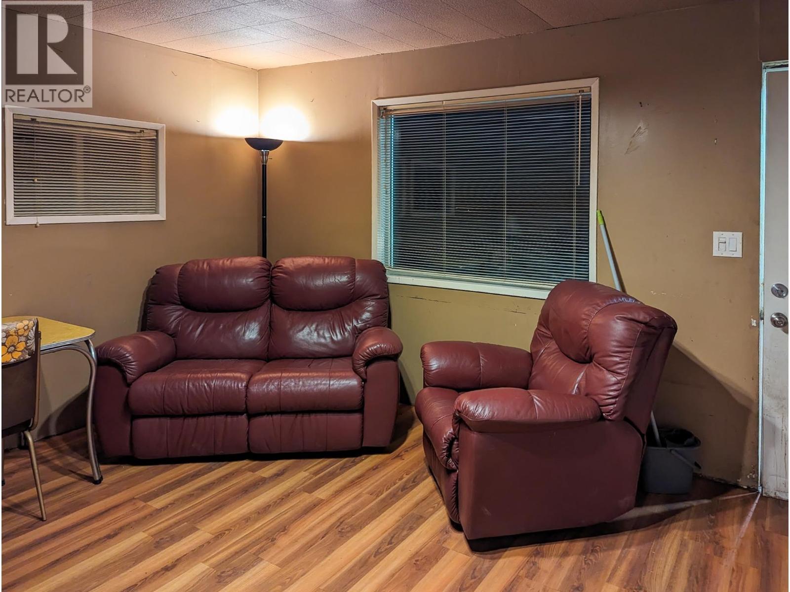 5513 Prosh Frontage Road, Sicamous, BC - Indoor