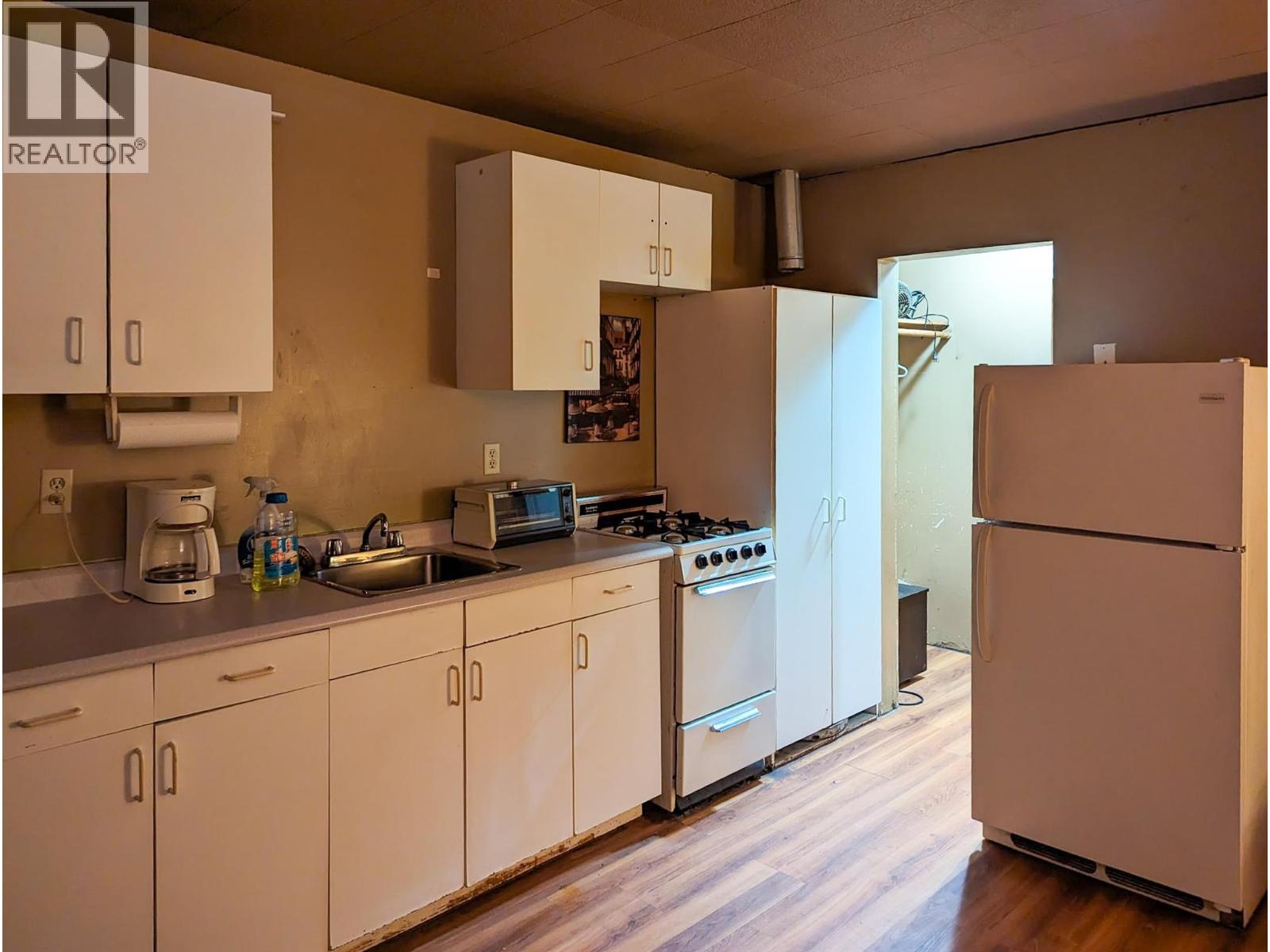 5513 Prosh Frontage Road, Sicamous, BC - Indoor Photo Showing Kitchen