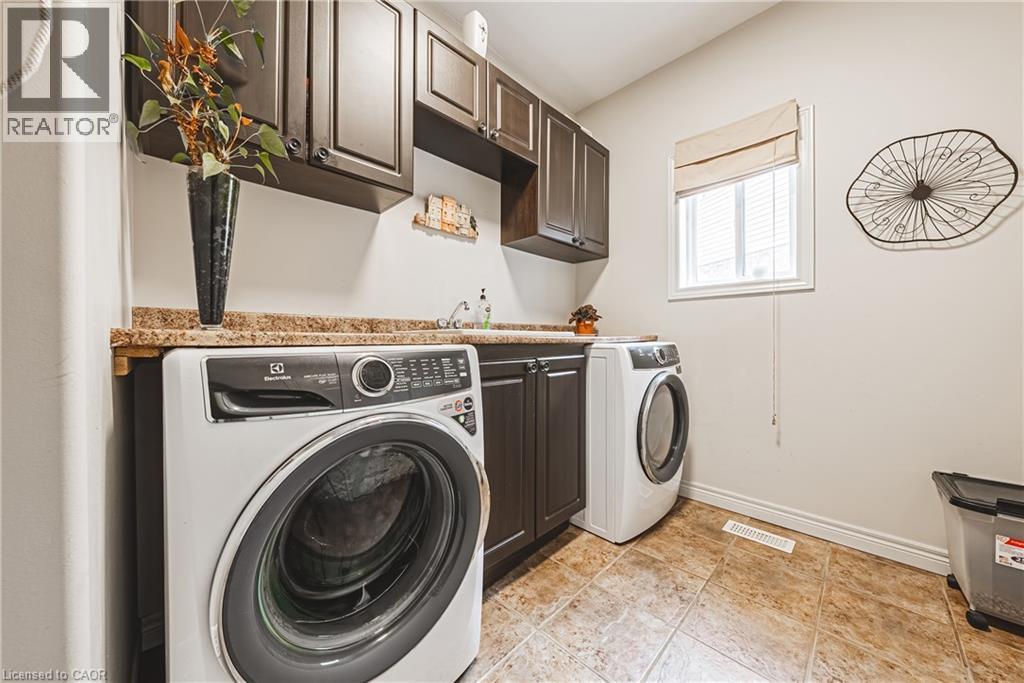 Laundry area featuring cabinet space and washer and dryer - 120 Valiant Circle, Hamilton, ON - Indoor Photo Showing Laundry Room
