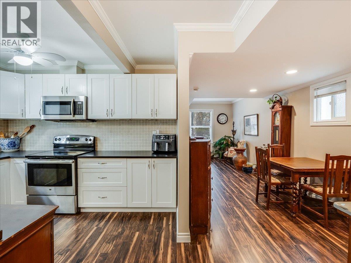 1767 Second Avenue, Trail, BC - Indoor Photo Showing Kitchen
