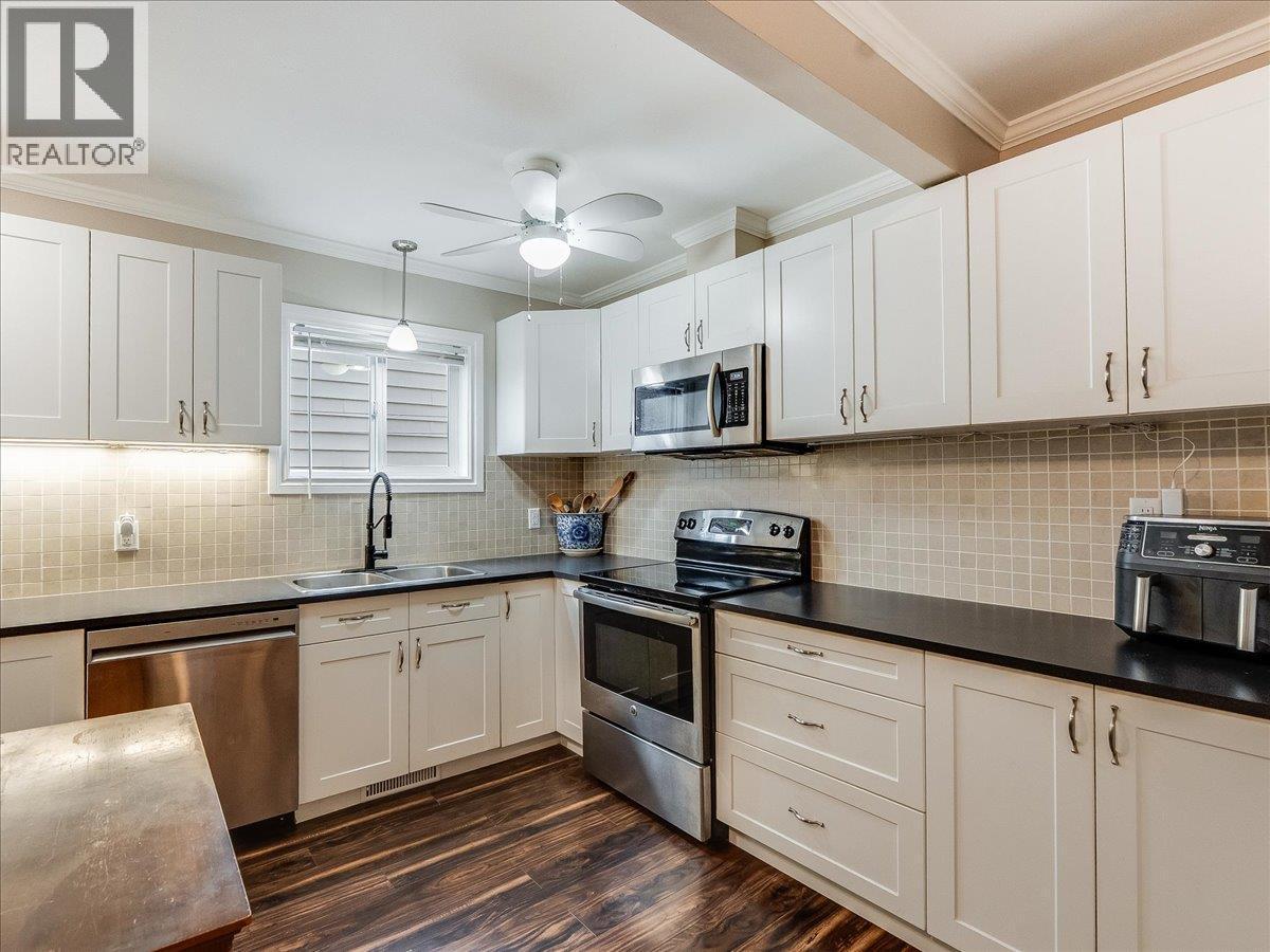 1767 Second Avenue, Trail, BC - Indoor Photo Showing Kitchen With Double Sink With Upgraded Kitchen