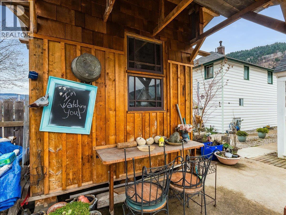 1767 Second Avenue, Trail, BC - With Deck Patio Veranda With Exterior